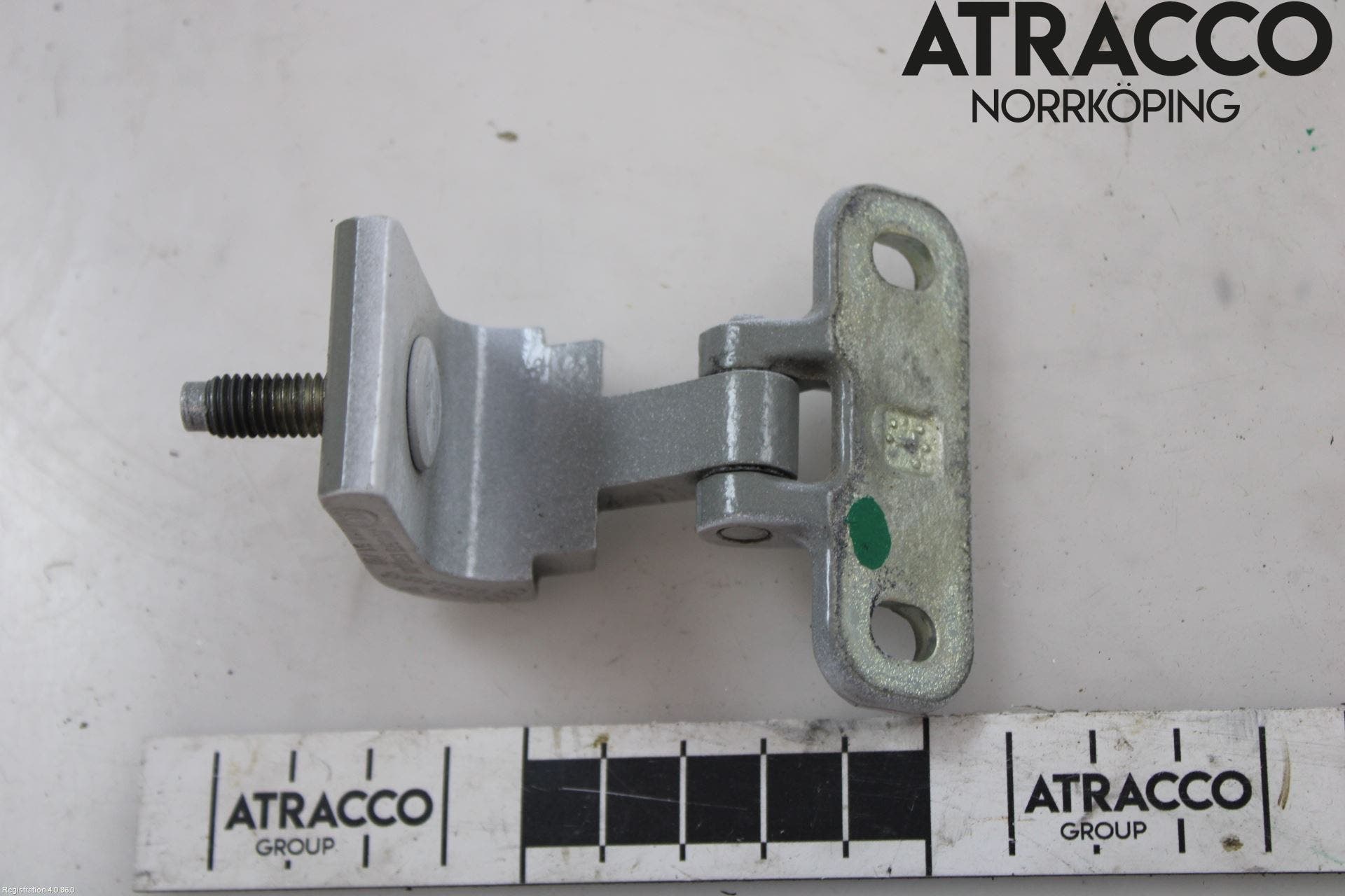 Audi Q3 F3 19- Bakluckegångjärn Vä