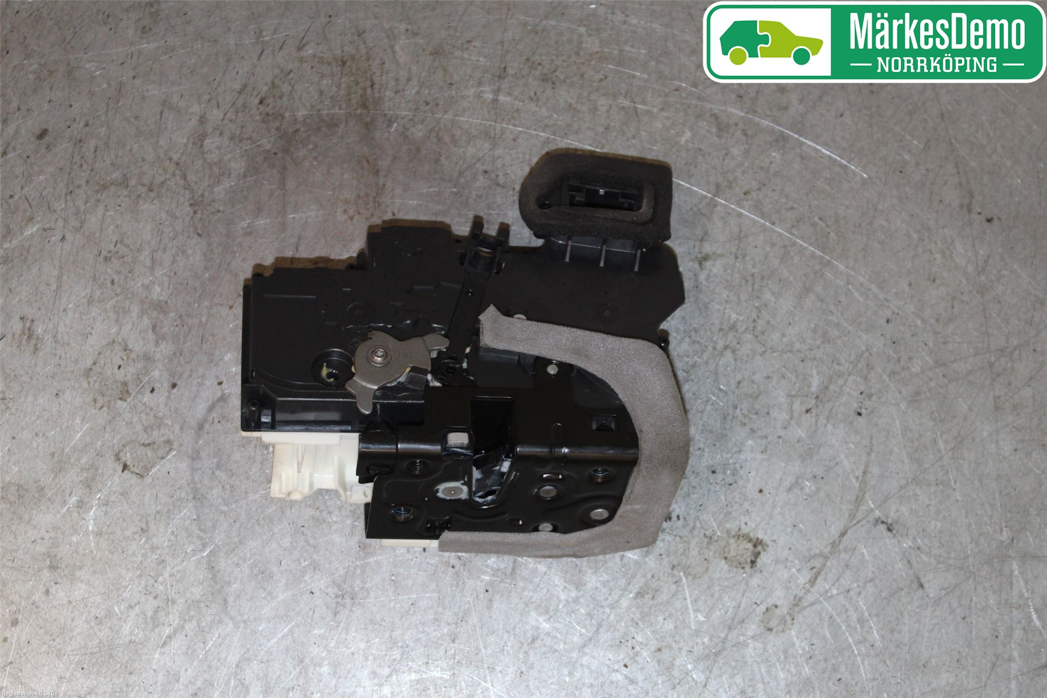 Audi A6 F2/C8 19- Låskista-Dörrlås