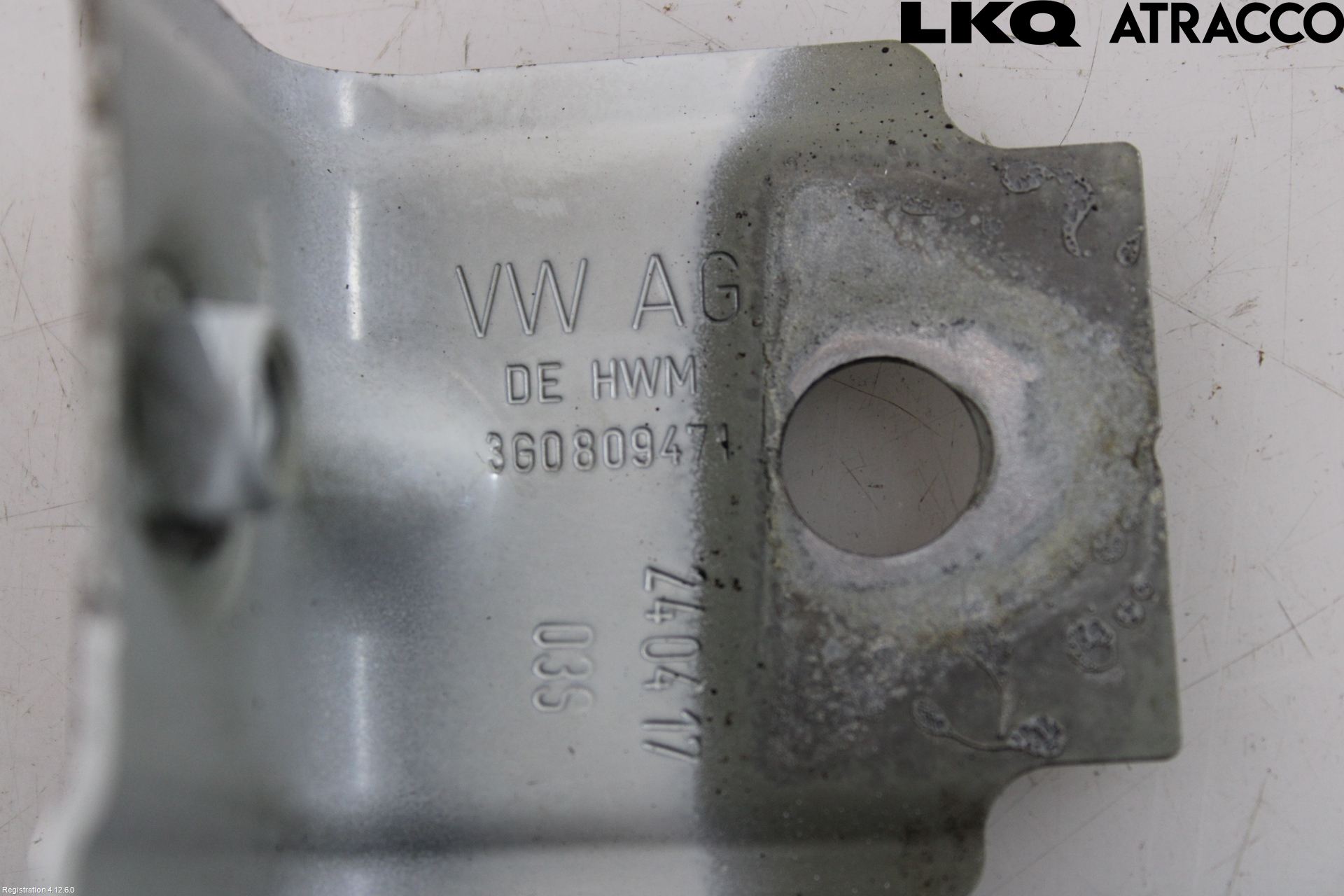 Volkswagen VW PASSAT 15-19 Skärmfäste Fram Vä