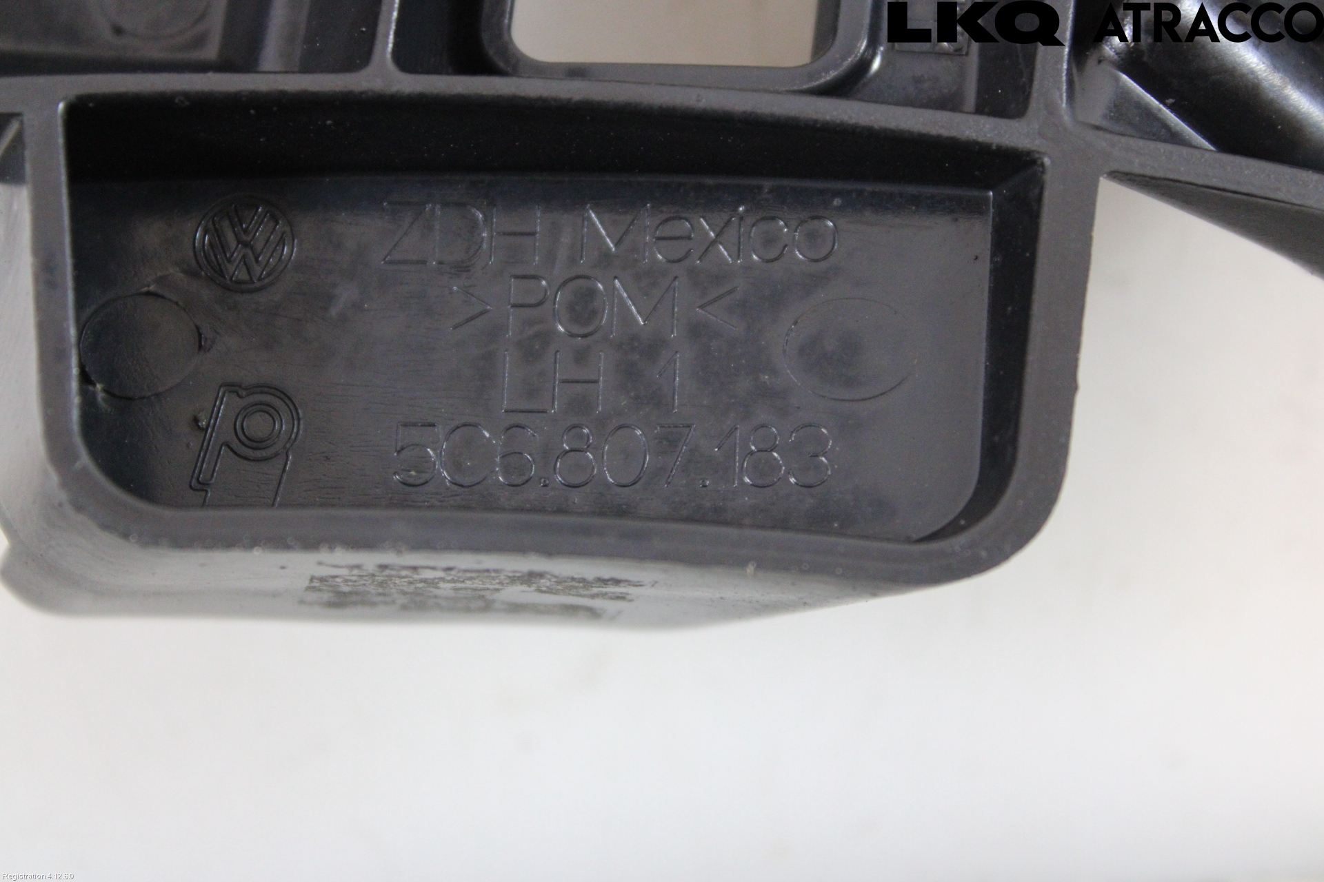 Volkswagen VW JETTA VI 11- Stötfångarfäste Fram Vä