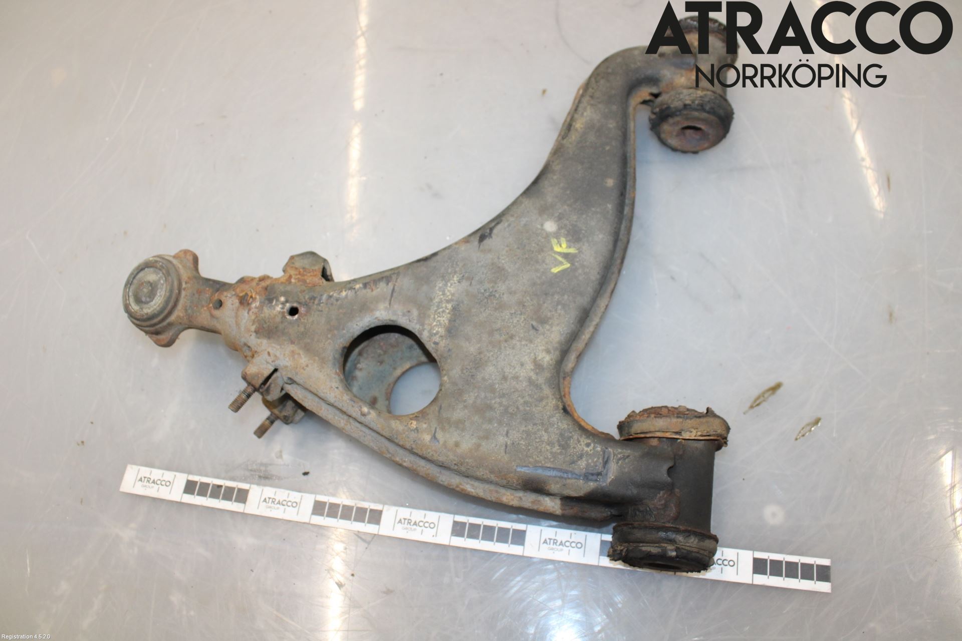 Mercedes-Benz MB 200-500  (W124) 86-96 Bärarm Fram Undre Vä