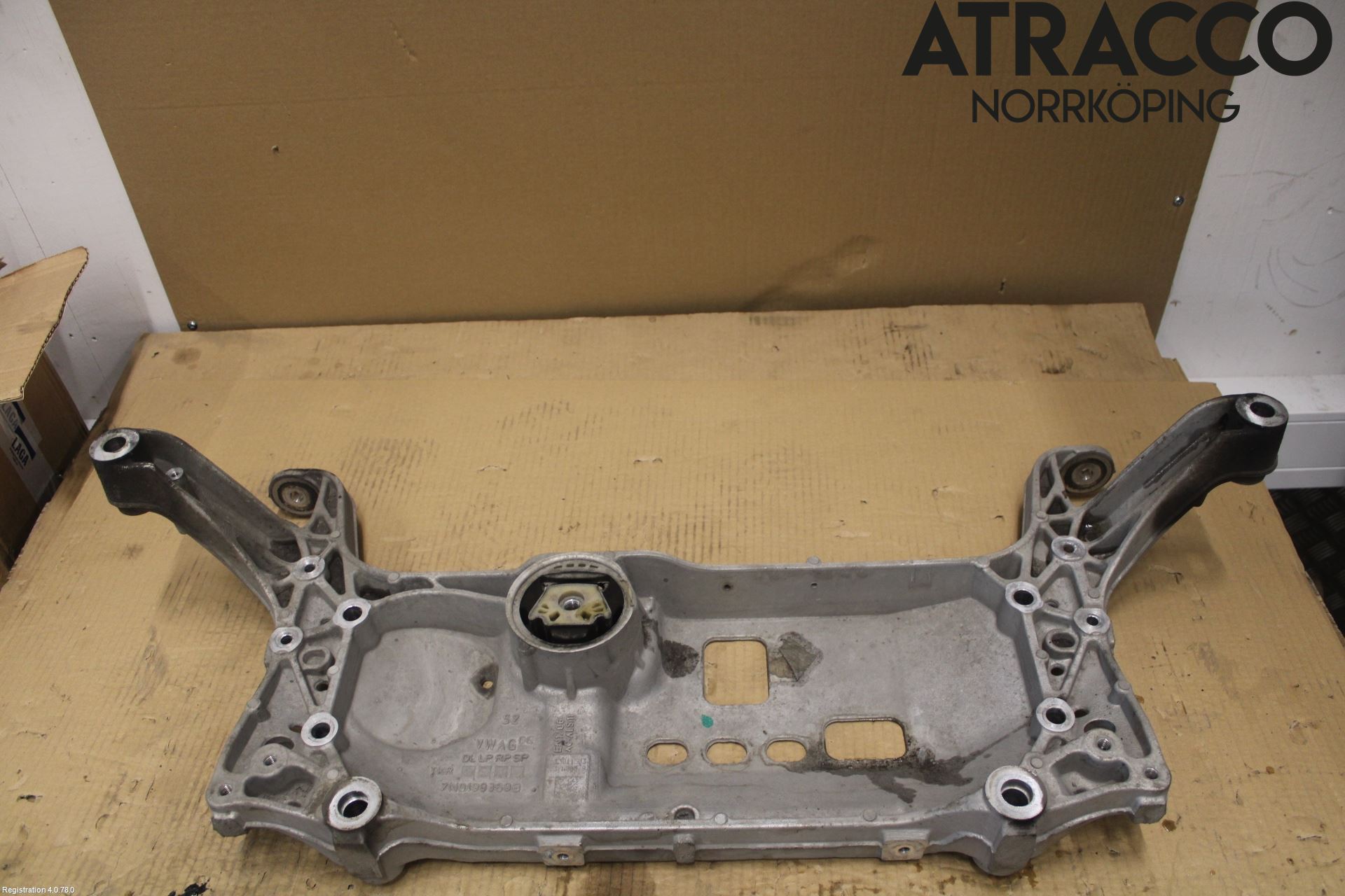 Audi Q3 8U 12-18 Framvagnsbalk