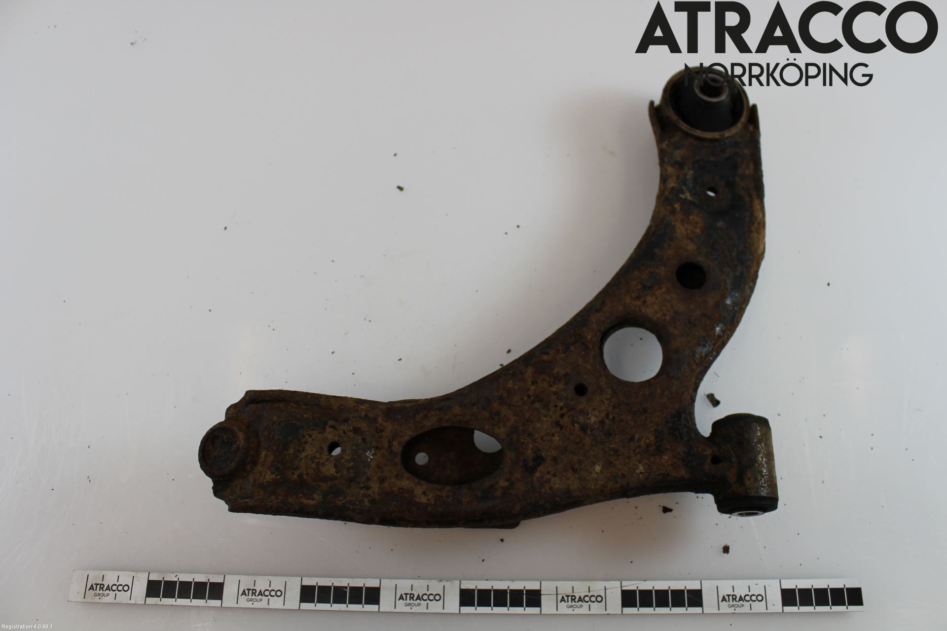 Subaru JUSTY      N Bärarm Fram Undre Vä