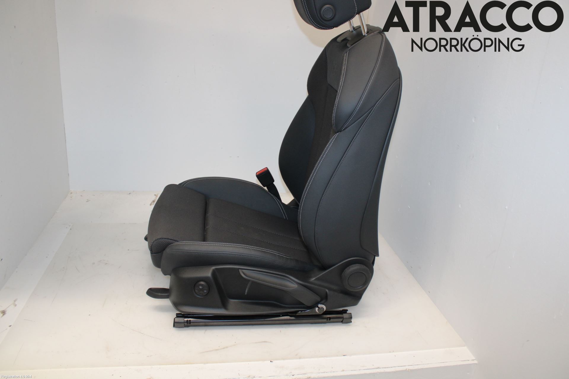 Audi A4/S4 B9 20- Inredning Stol Fram Vä