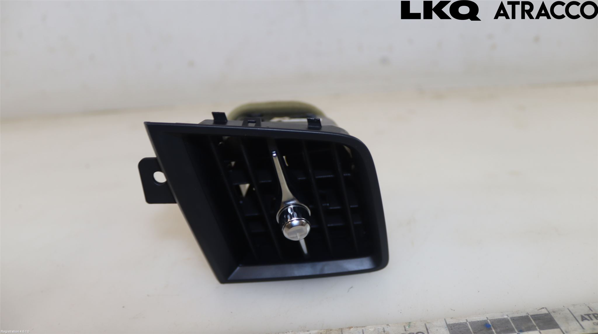 Volvo V90 17->> Defrosterkanal-Munstycke