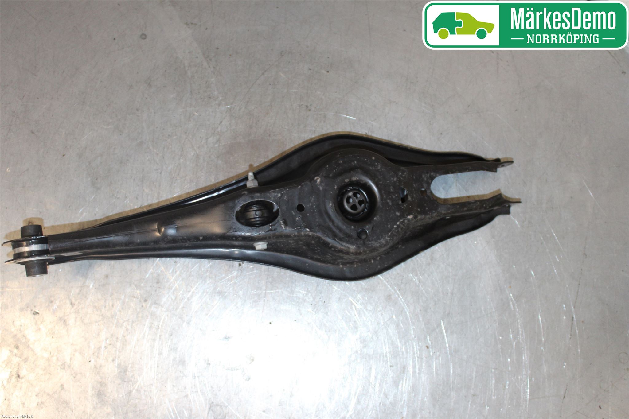 Skoda KAROQ 18- Bärarm Bak Höger