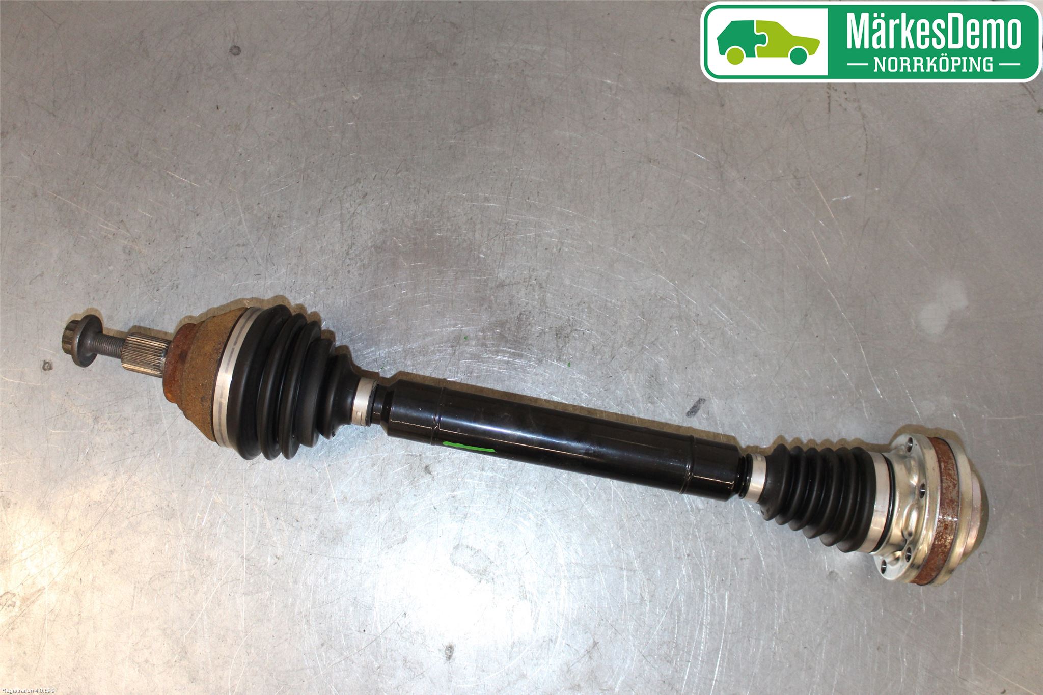 Volkswagen VW PASSAT 15-19 Drivaxel Fram Höger