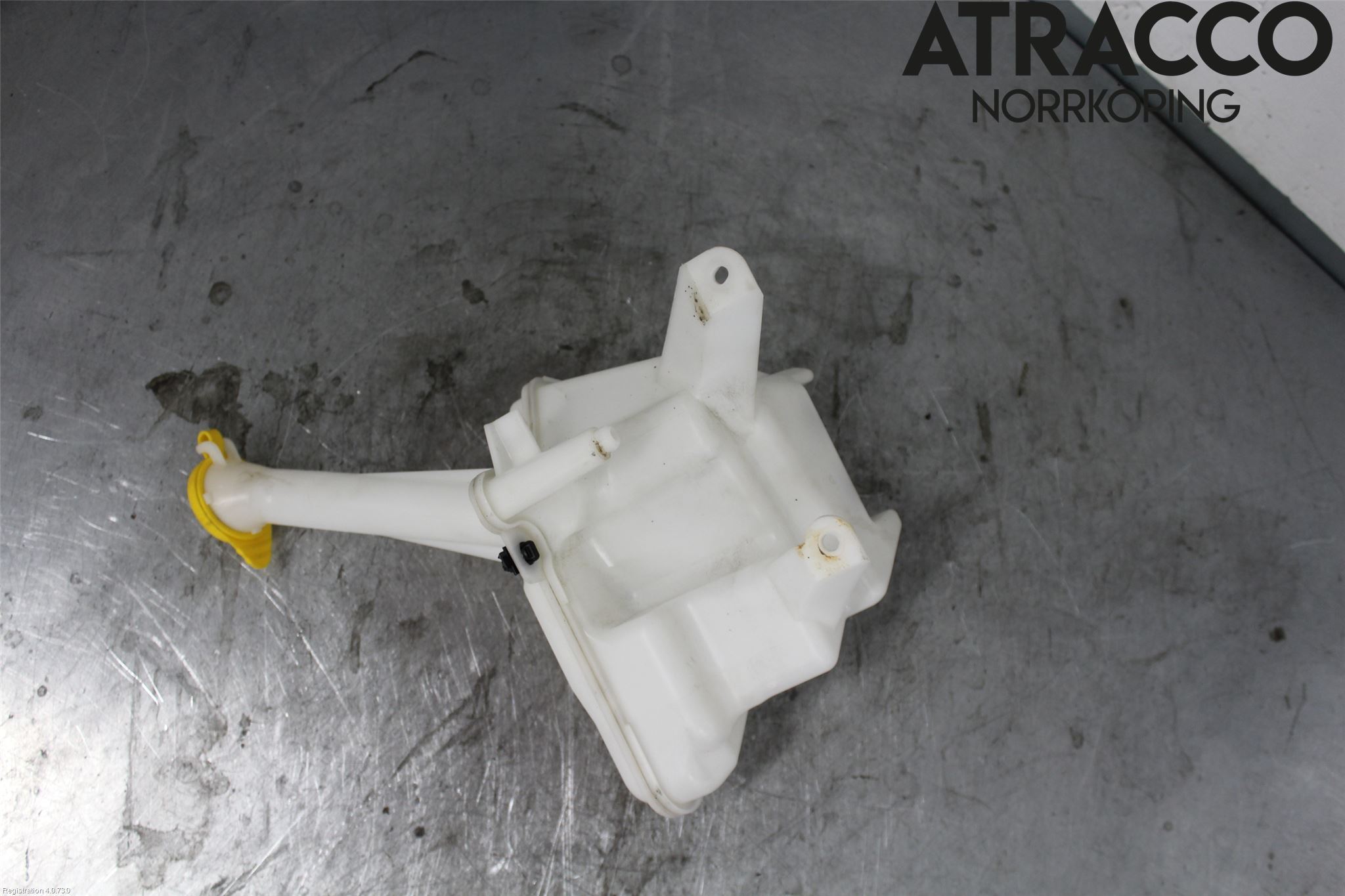 Toyota YARIS XP130 12-14 Spolartank Vindruta