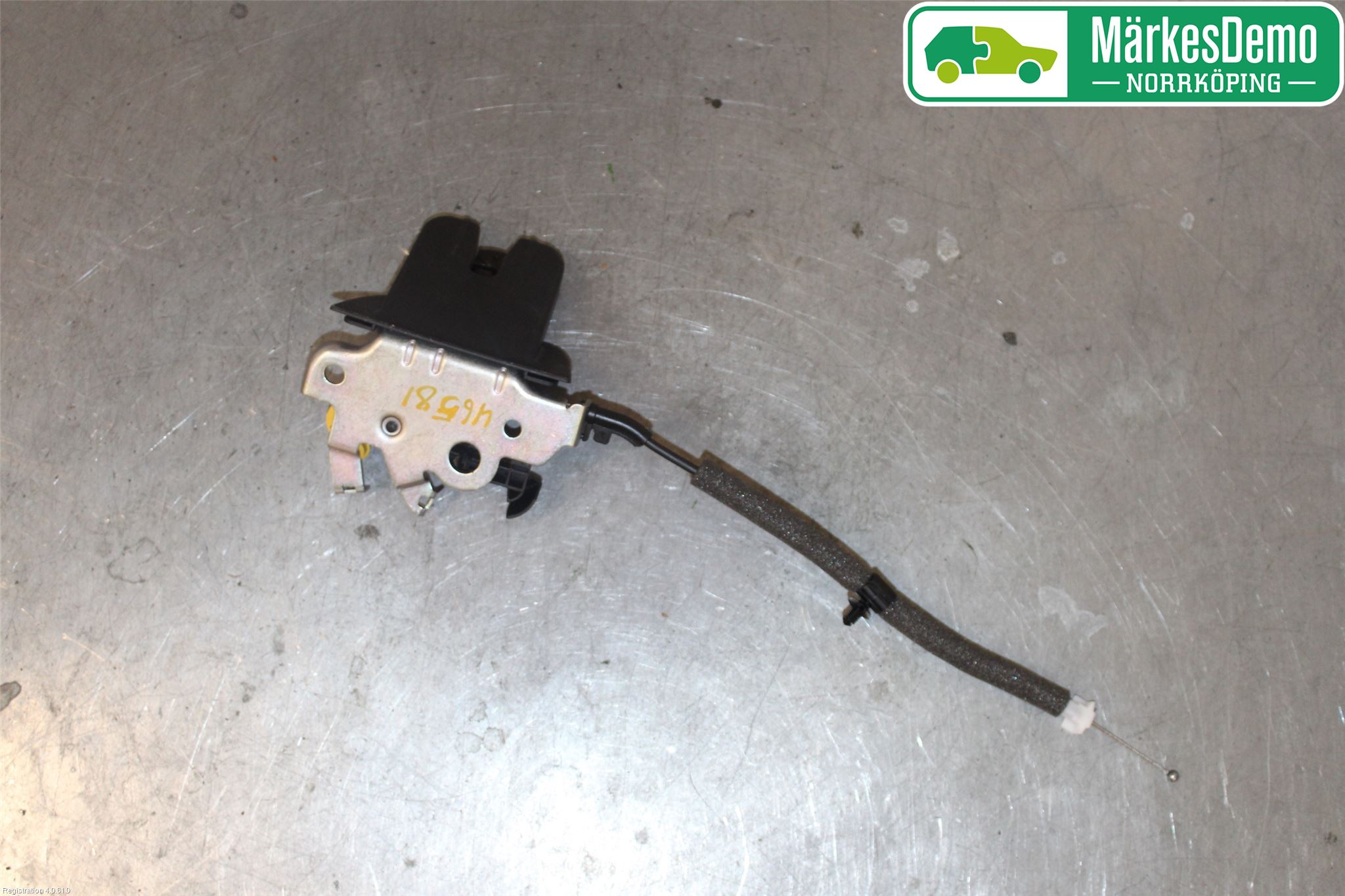 Audi A4/S4 B9 20- Låskista Baklucka