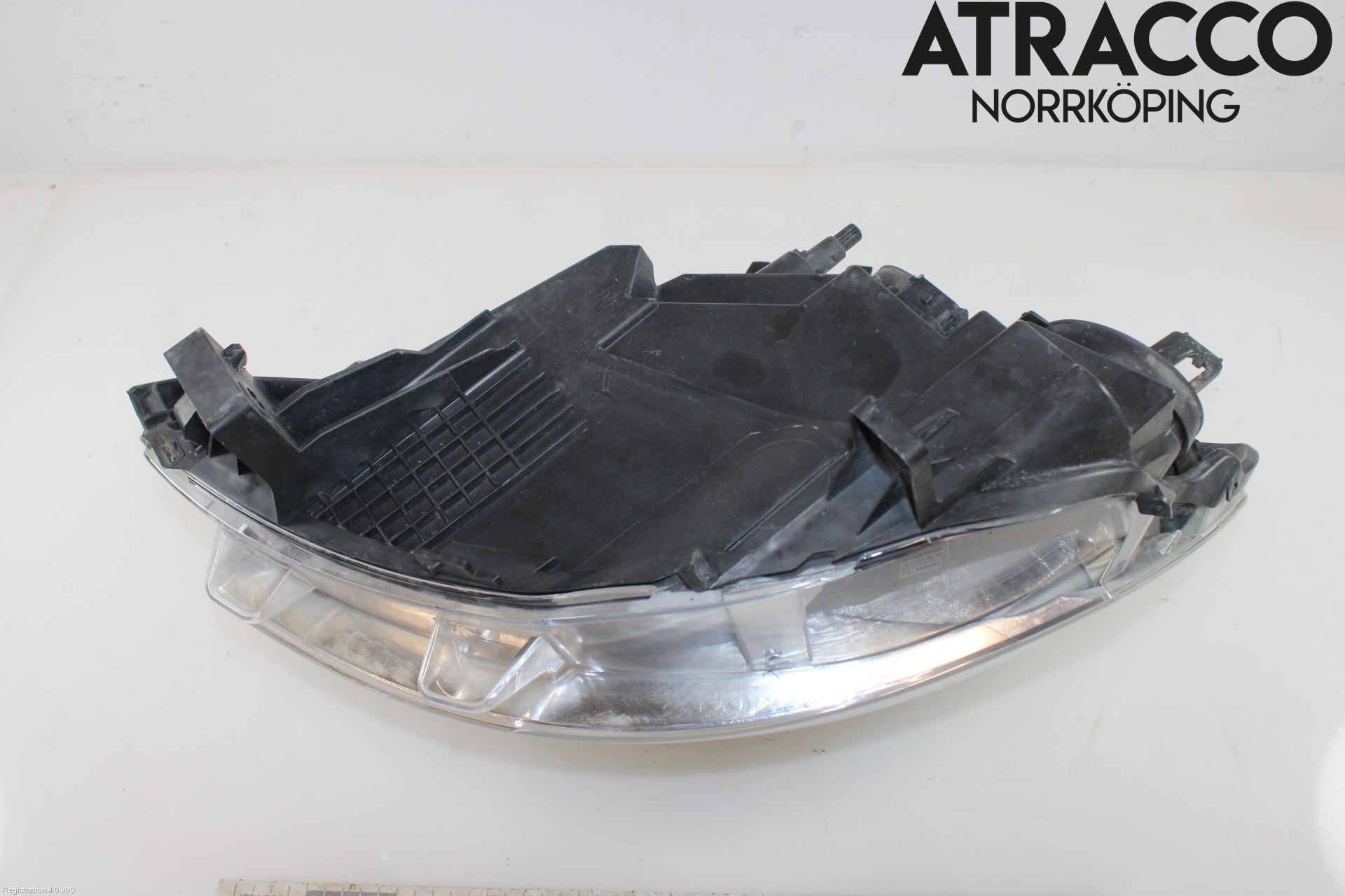 Peugeot PARTNER 08-15 Strålkastare Höger