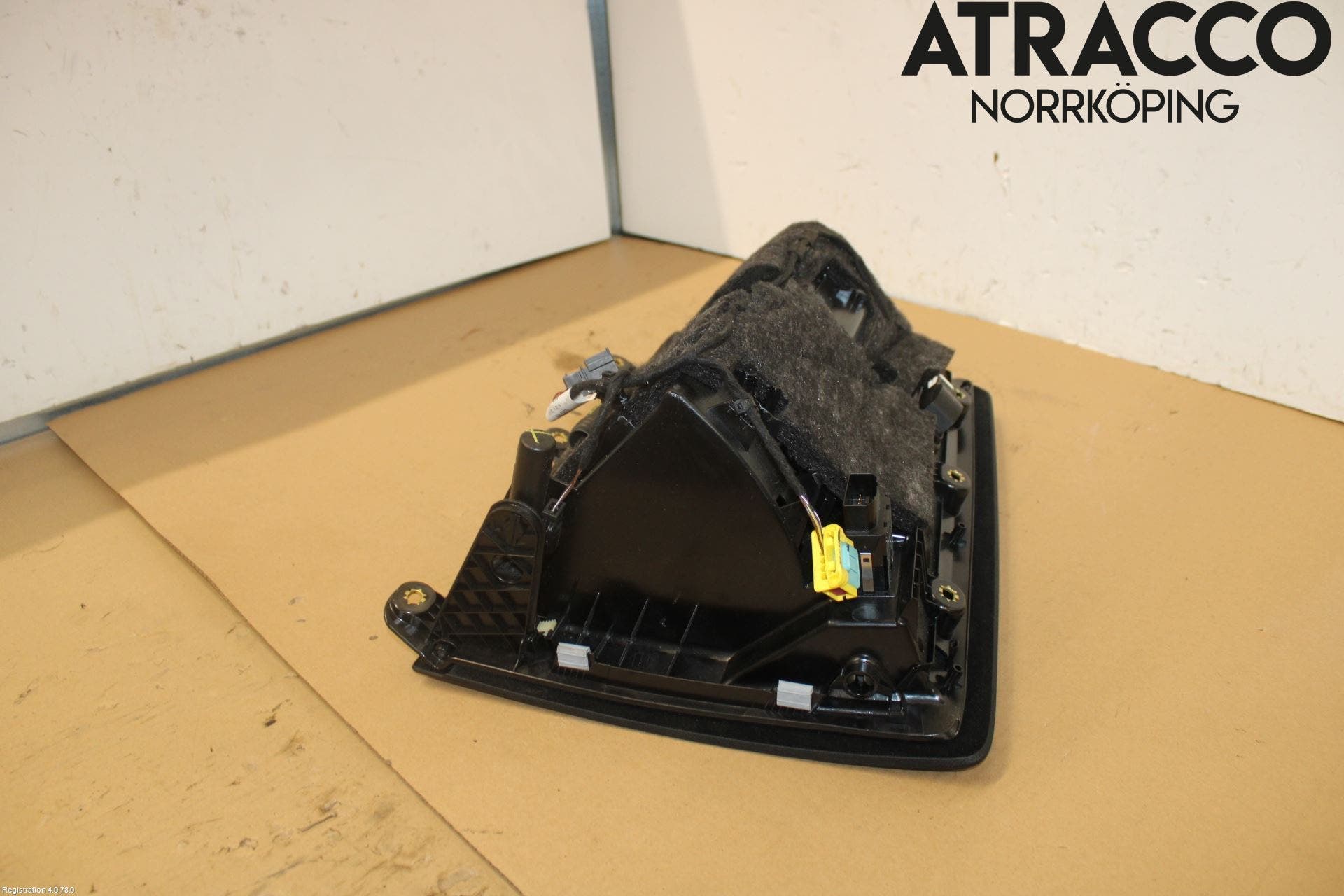 Audi Q3 8U 12-18 Handskfack