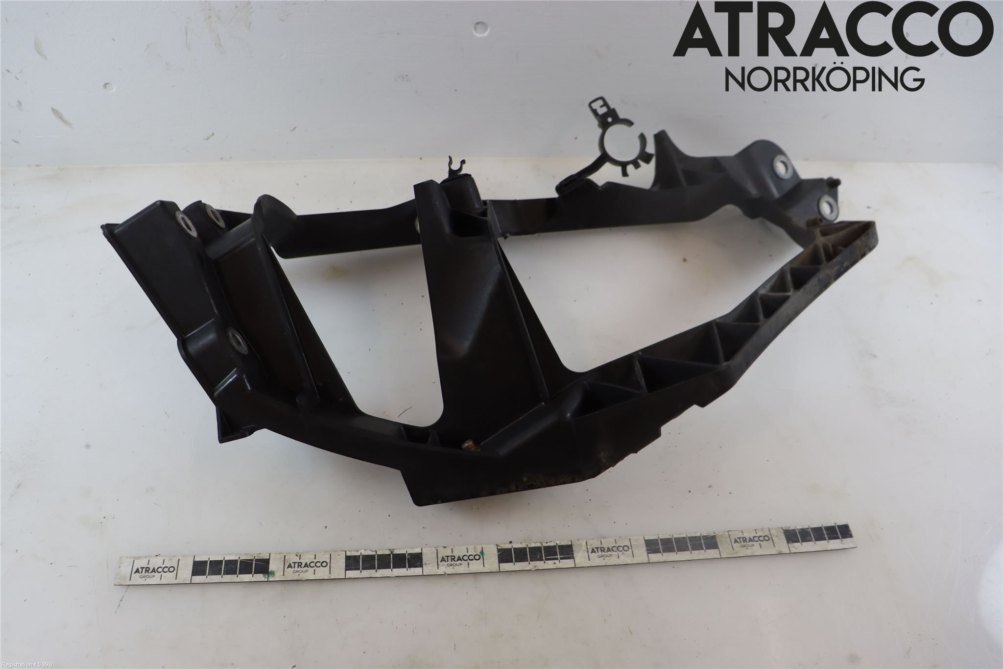 Mitsubishi COLT   04-08 Strålkast Fästsarg