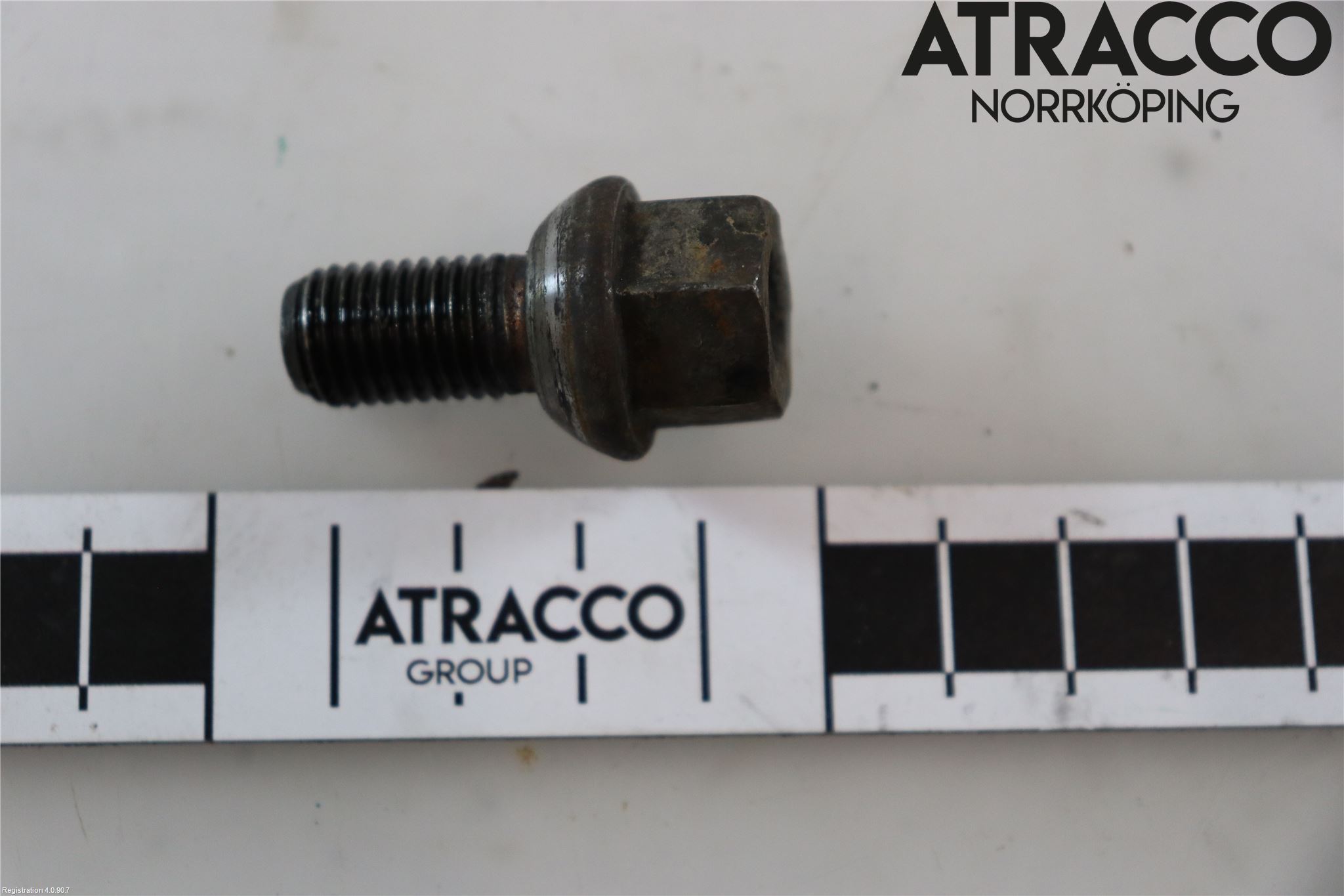 Mercedes-Benz MB 200-300  (W123) 76-86 Hjulmutter-Bult-Sats