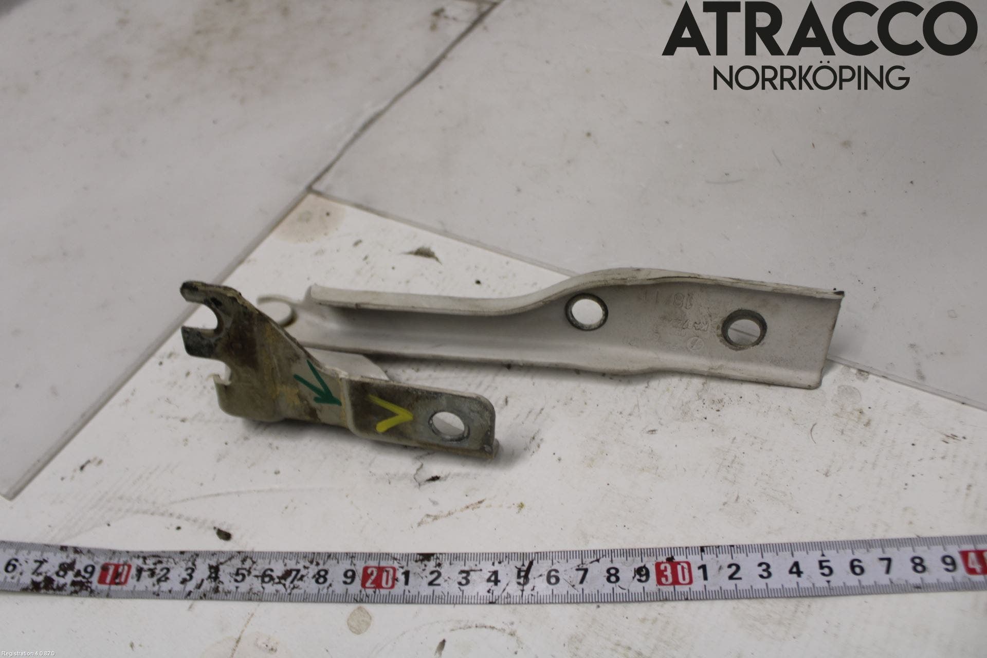 Volkswagen VW POLO 10-17 Huvgångjärn