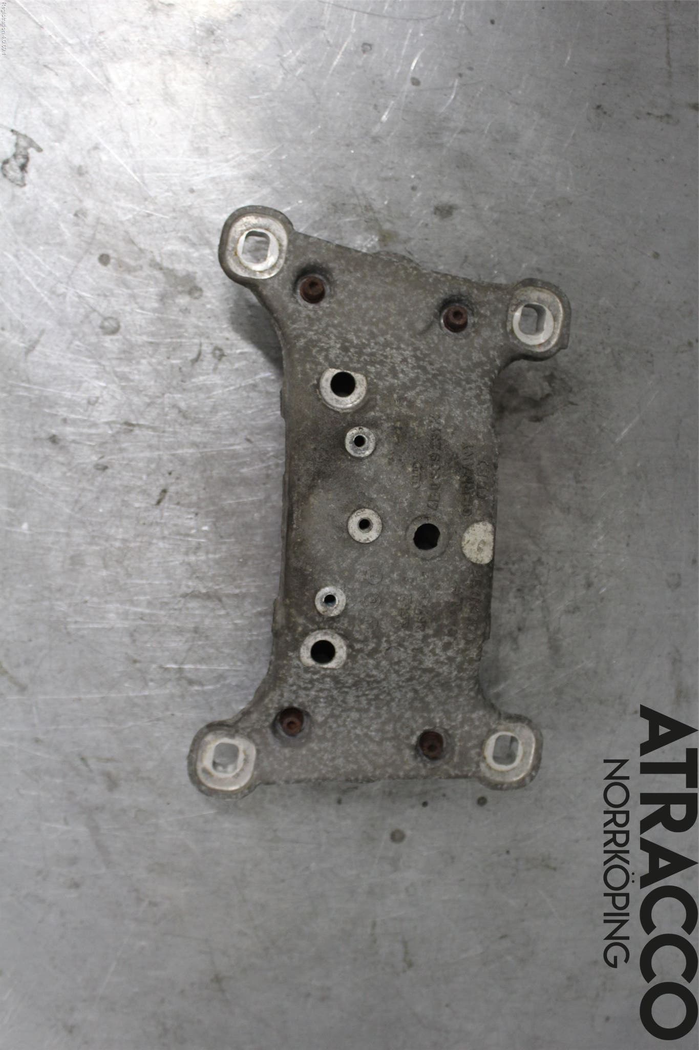 Audi A8/S8 4E  02-09 Växellådsfäste