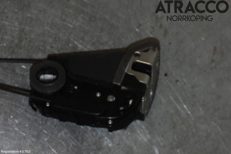 Toyota YARIS XP90 06-11 Låskista-Dörrlås