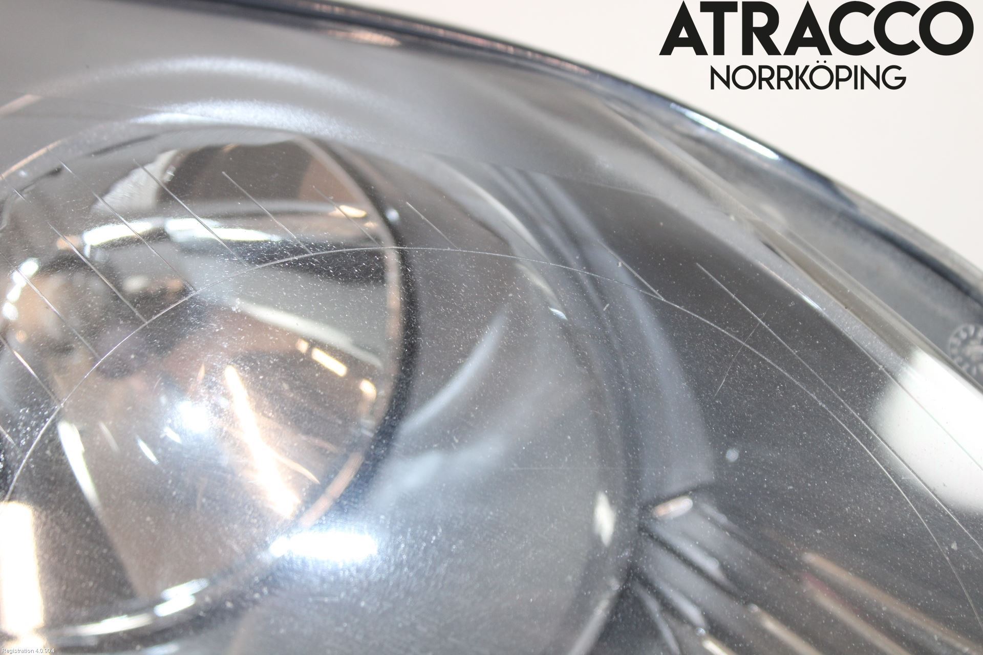 Volkswagen VW GOLF V 04-09 Strålkastare Höger