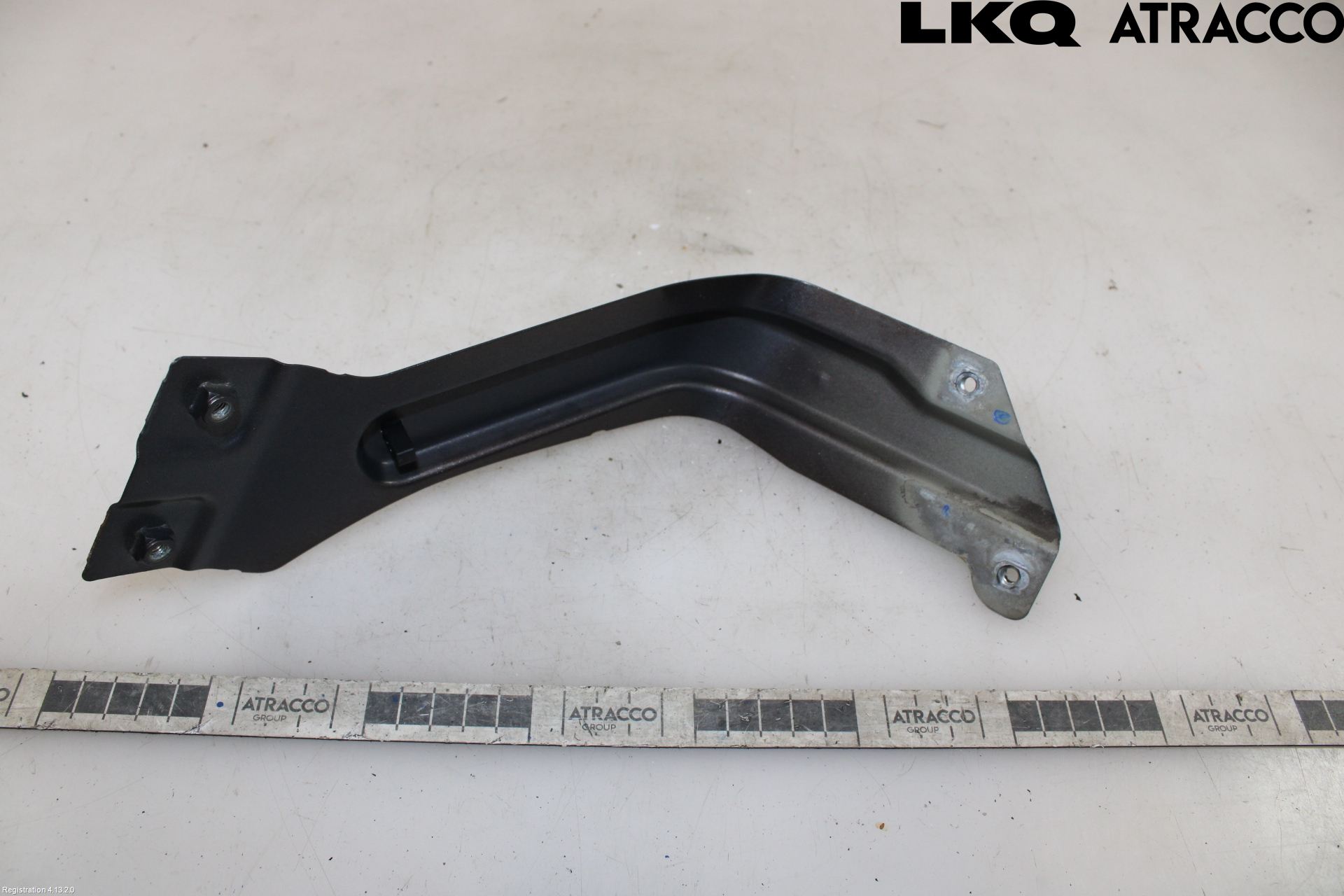 Volkswagen VW TOURAN 10-15 Skärmfäste Fram Vä