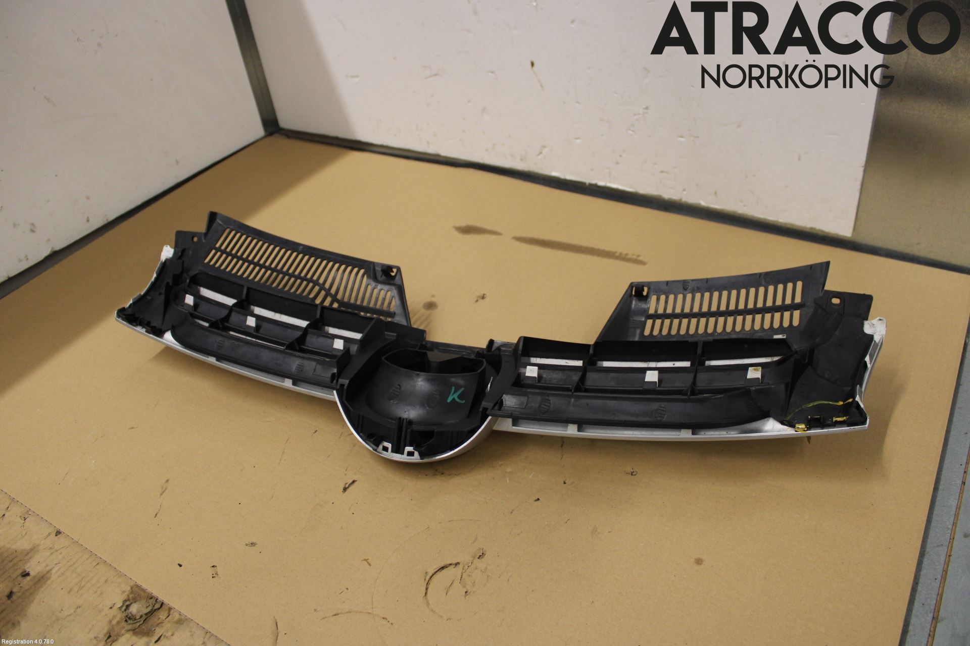 Volkswagen VW GOLF V 04-09 Grill Komp