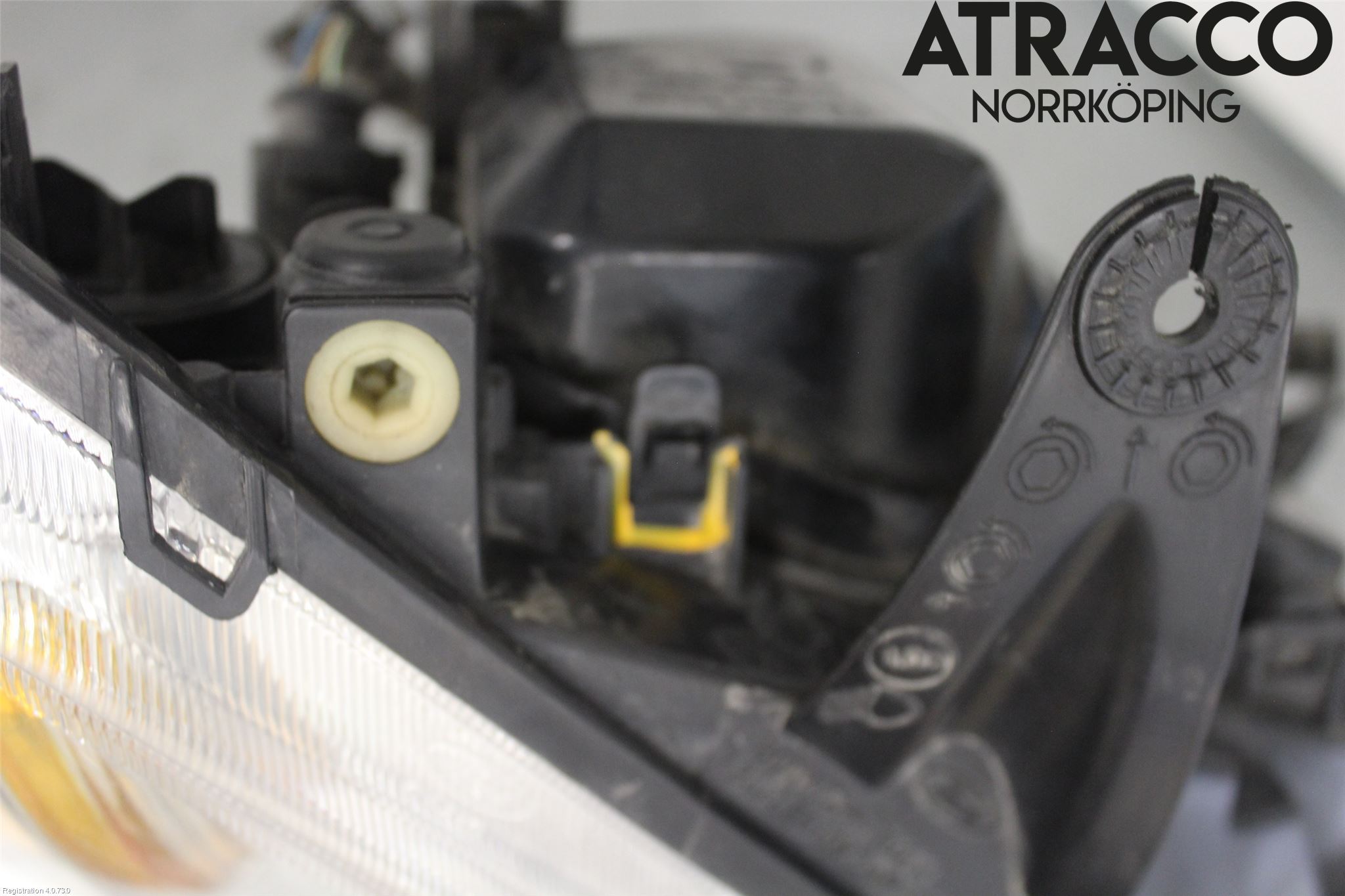 Ford FOCUS     04-07 Strålkastare Höger