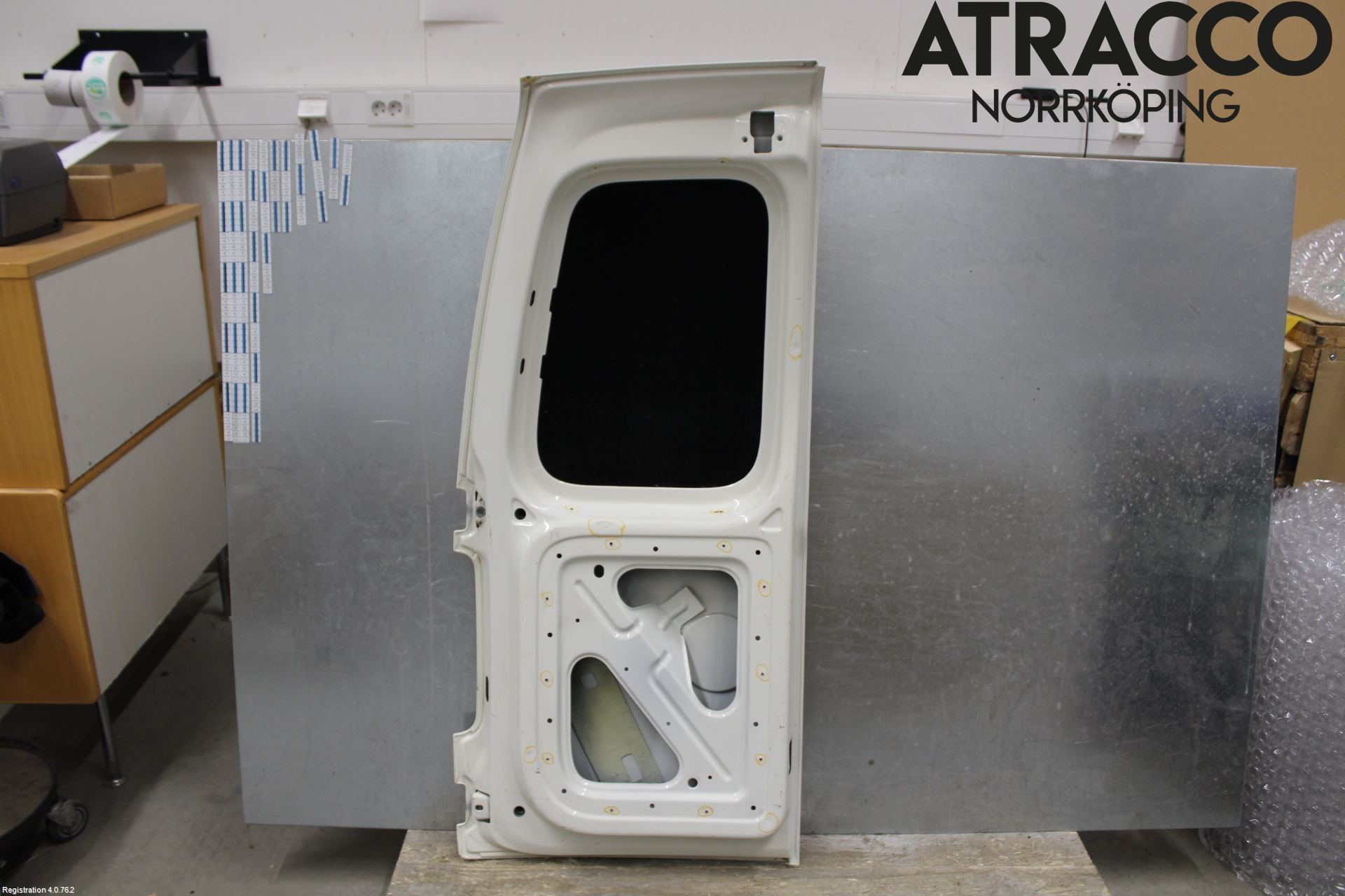 Volkswagen VW CADDY      04-10 Dörr Bak Van-Skåp Höger