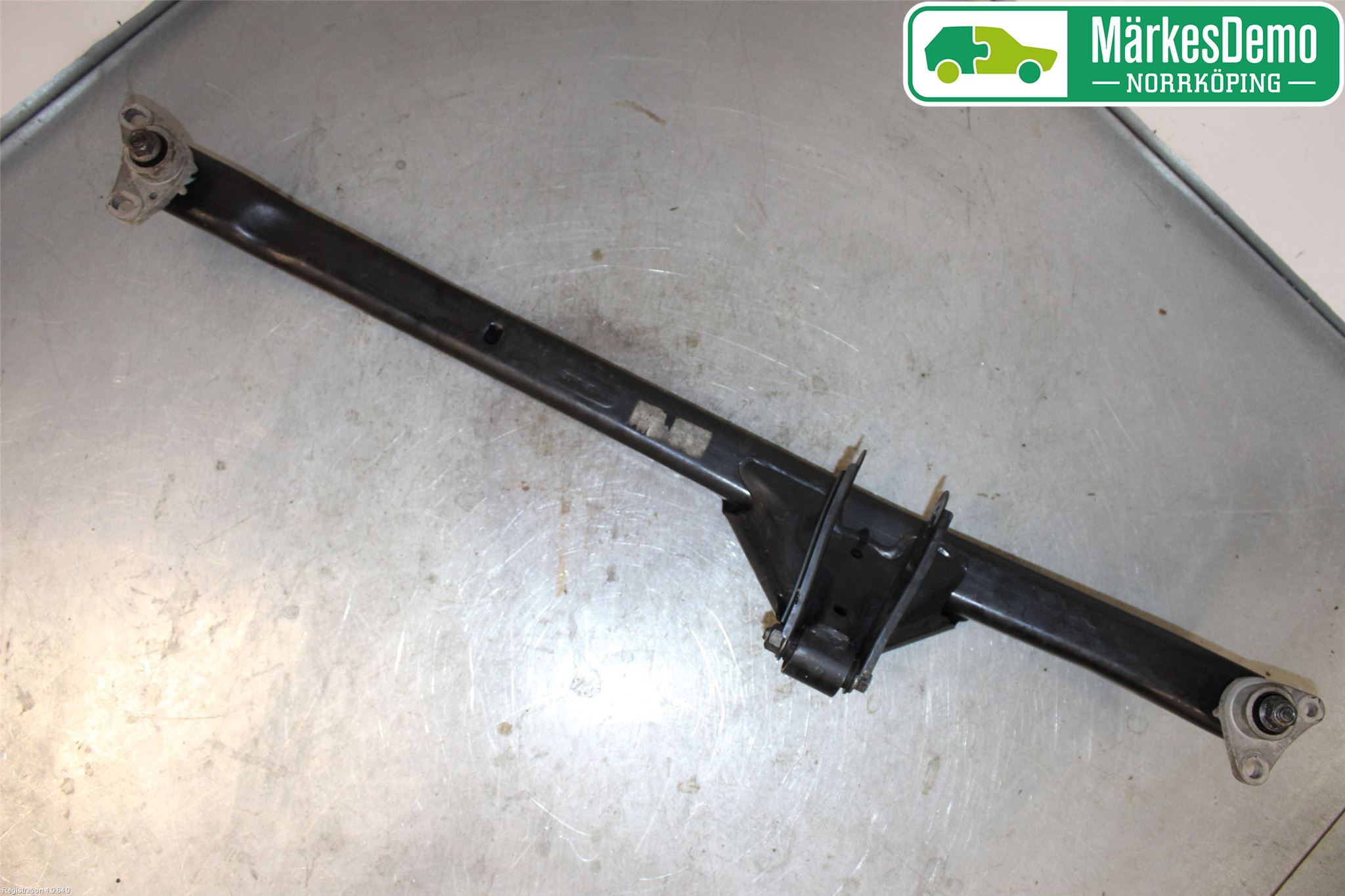 Volvo V70 05-08 Fjäderbensstag