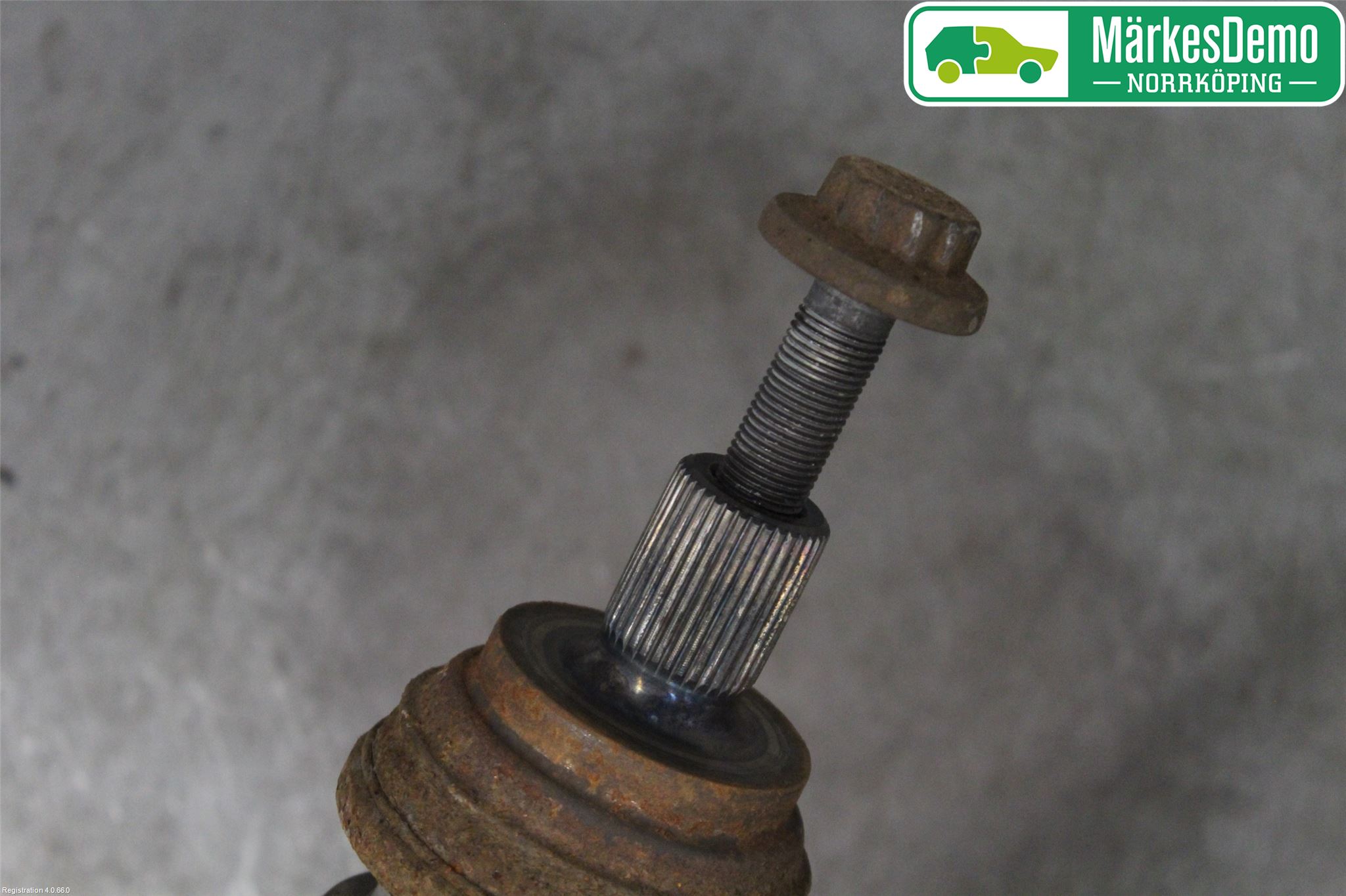 Volkswagen VW PASSAT 11-14 Drivaxel Bak Vänster