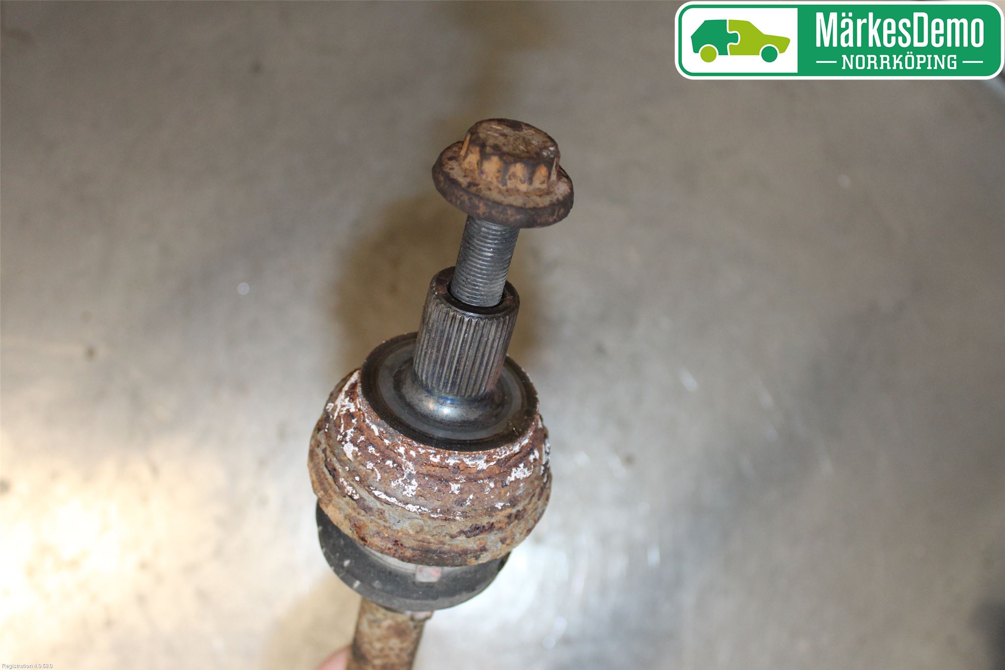 Volkswagen VW PASSAT 11-14 Drivaxel Bak Vänster