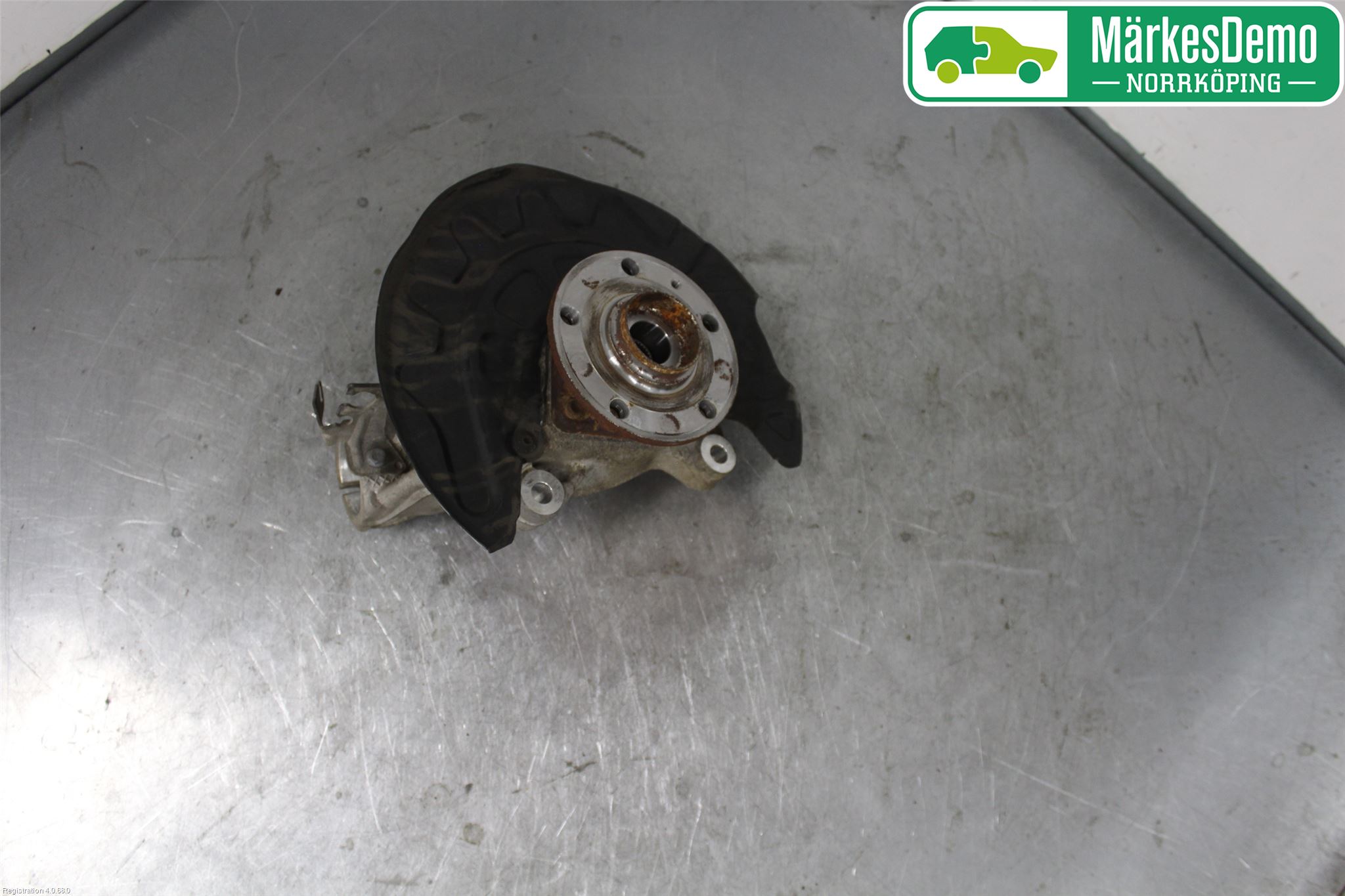 Audi Q2/SQ2 17- Styrspindel Lagerhus Vä