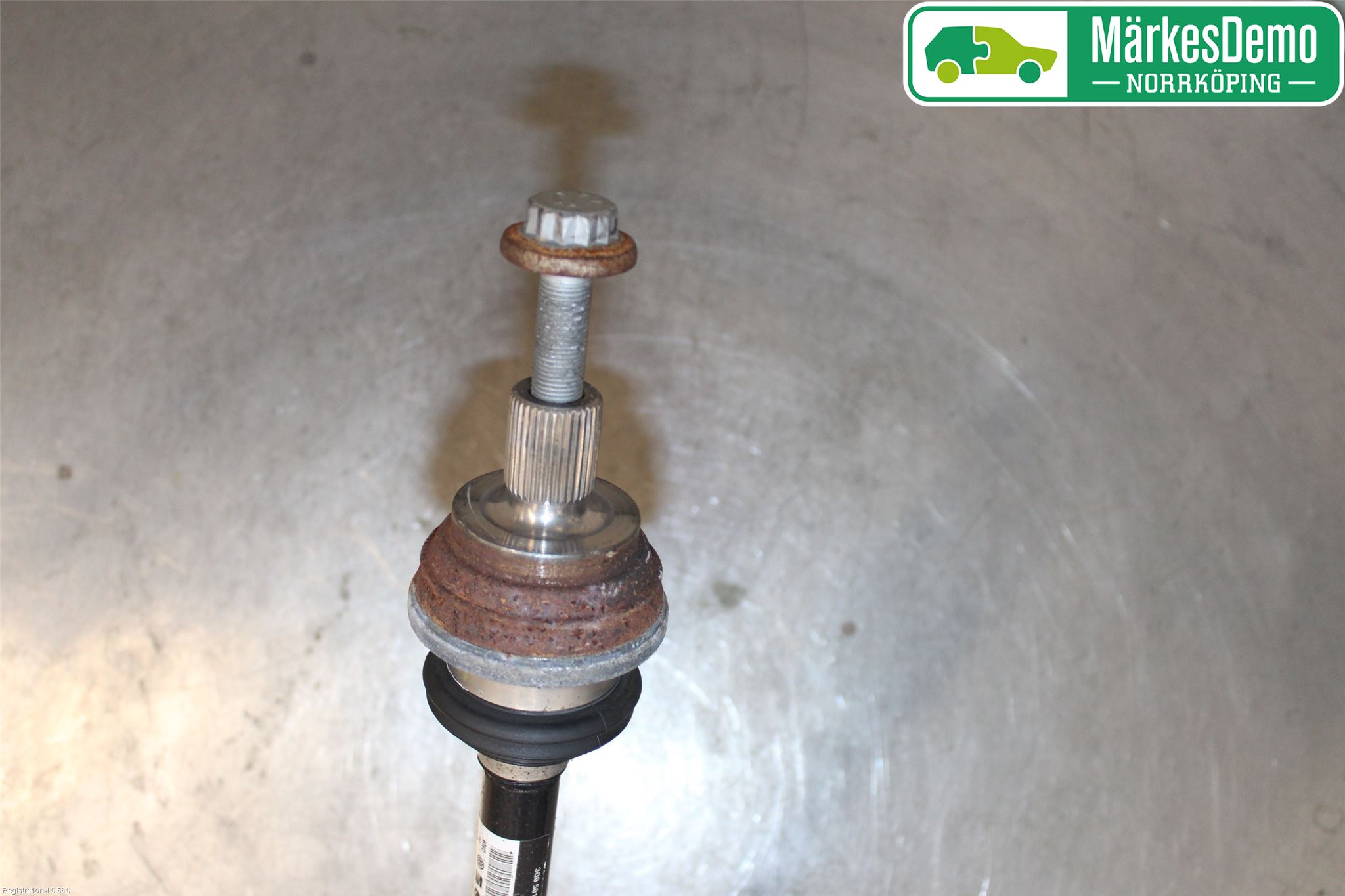 Volkswagen VW PASSAT 15-19 Drivaxel Bak Vänster