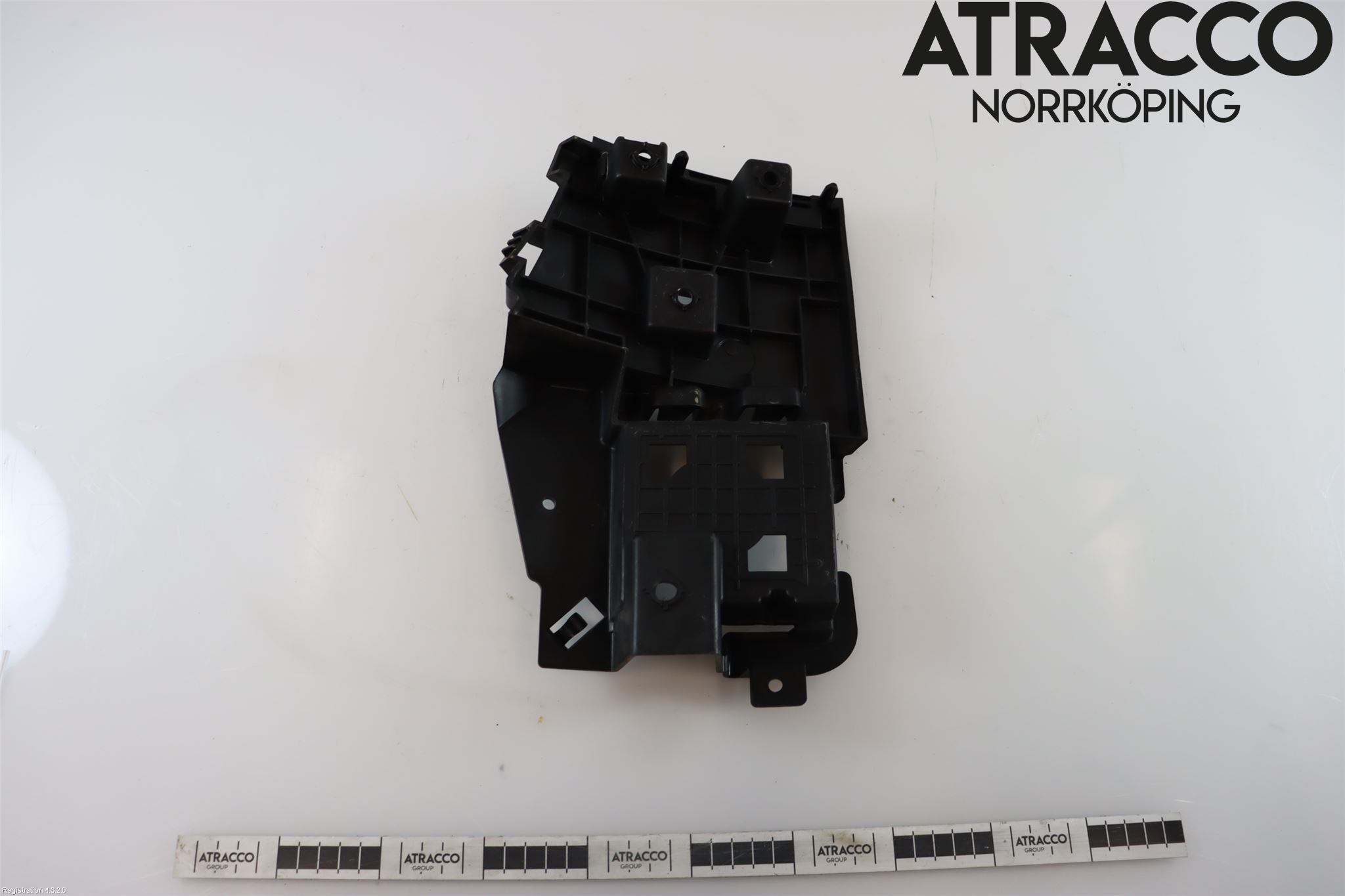 Volvo V60 14-18 Stötfångarfäste Bak Vä