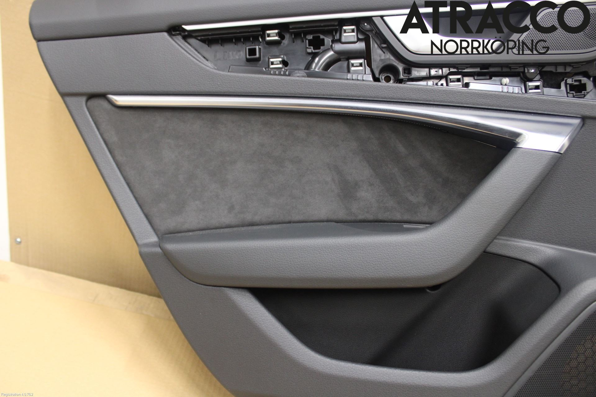 Audi A6 F2/C8 19- Dörrklädsel Vä