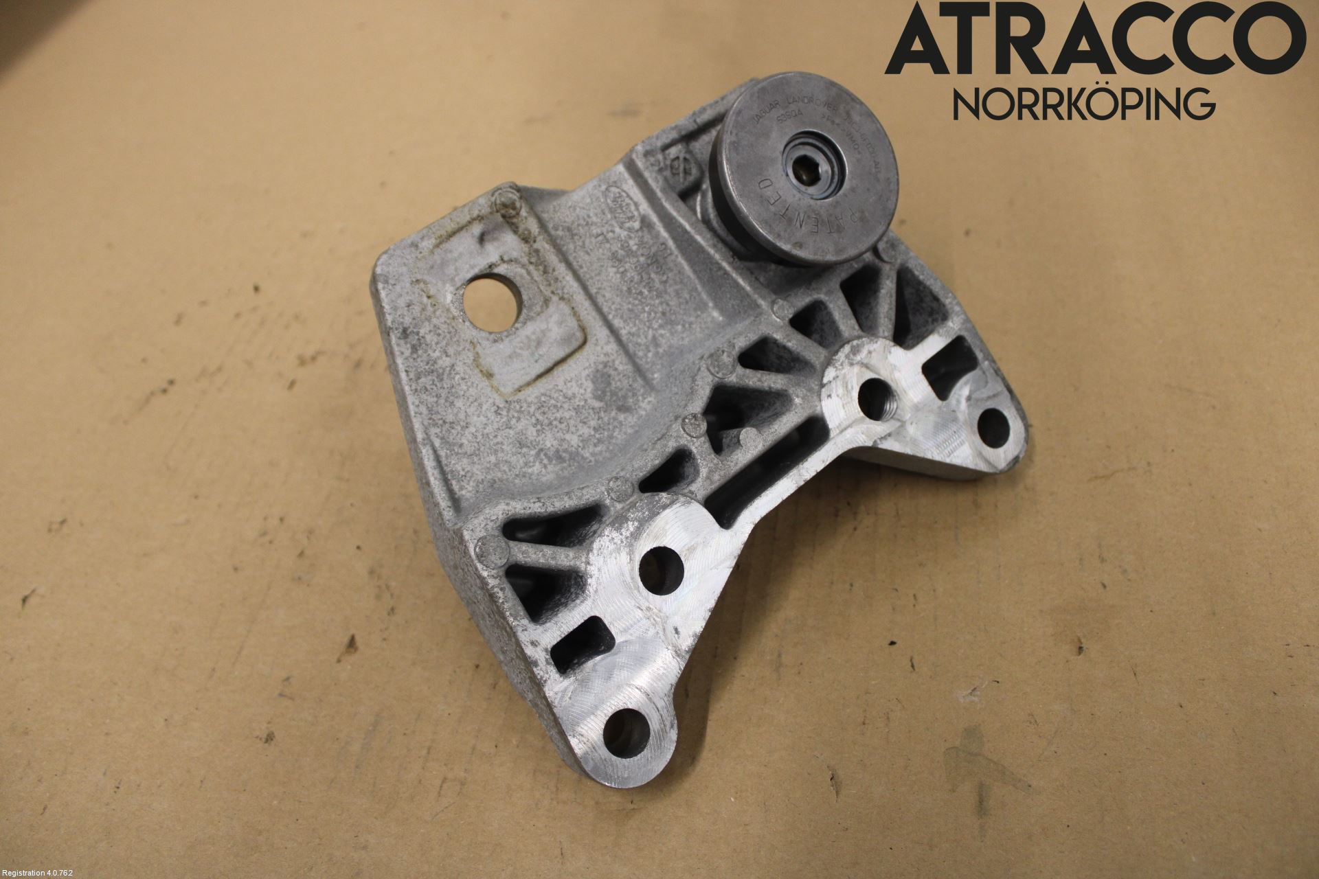 Jaguar E-PACE 17- Motorfäste