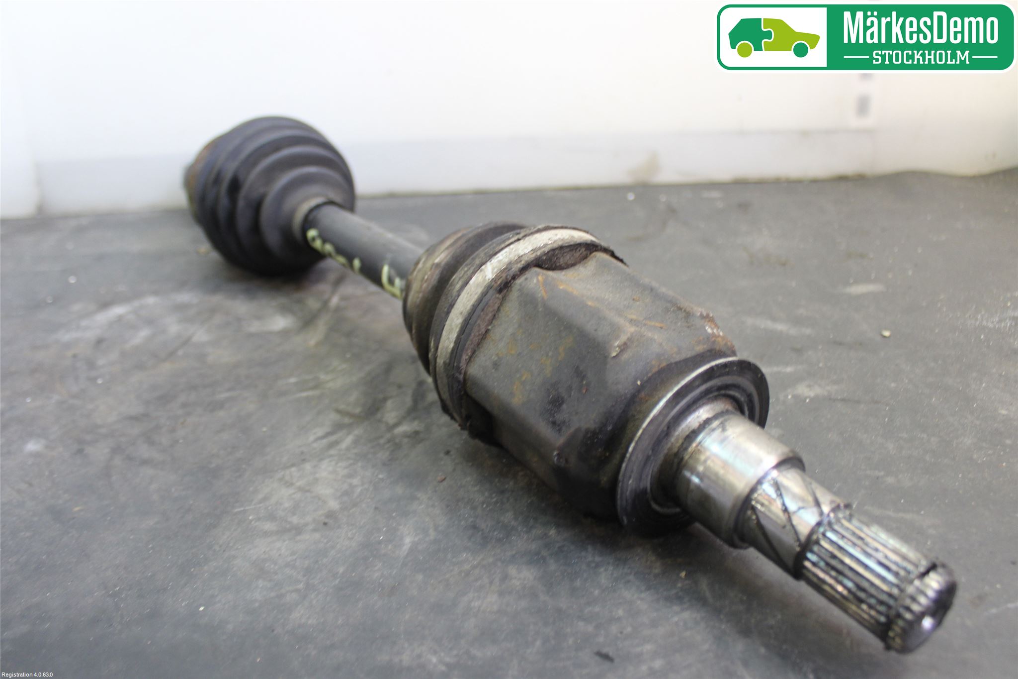 Nissan NAVARA 05-16 Drivaxel Fram Höger