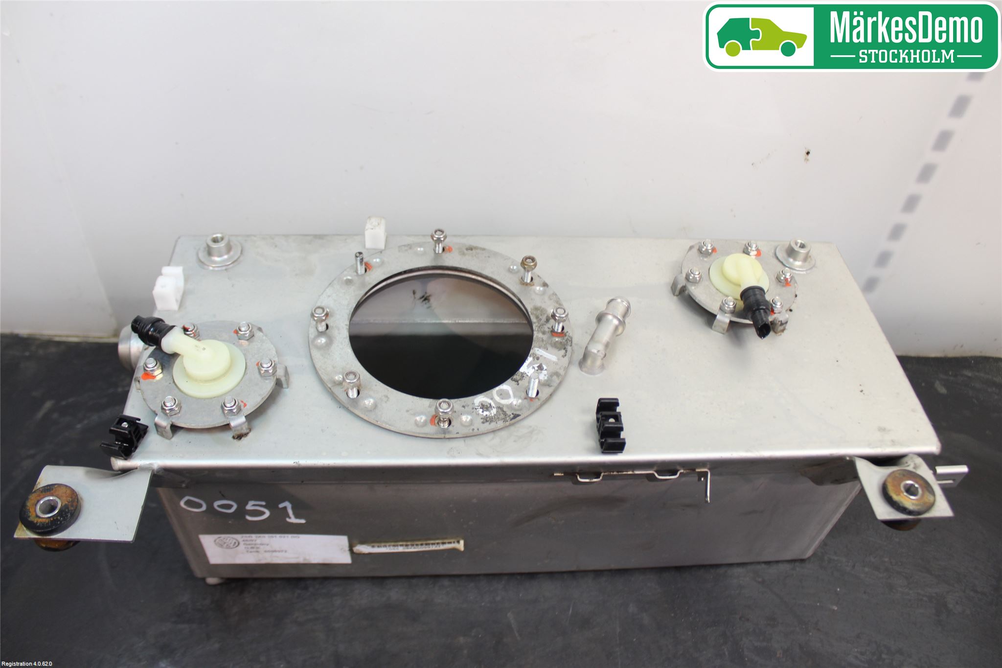 Volkswagen VW CADDY      04-10 Bränsletank