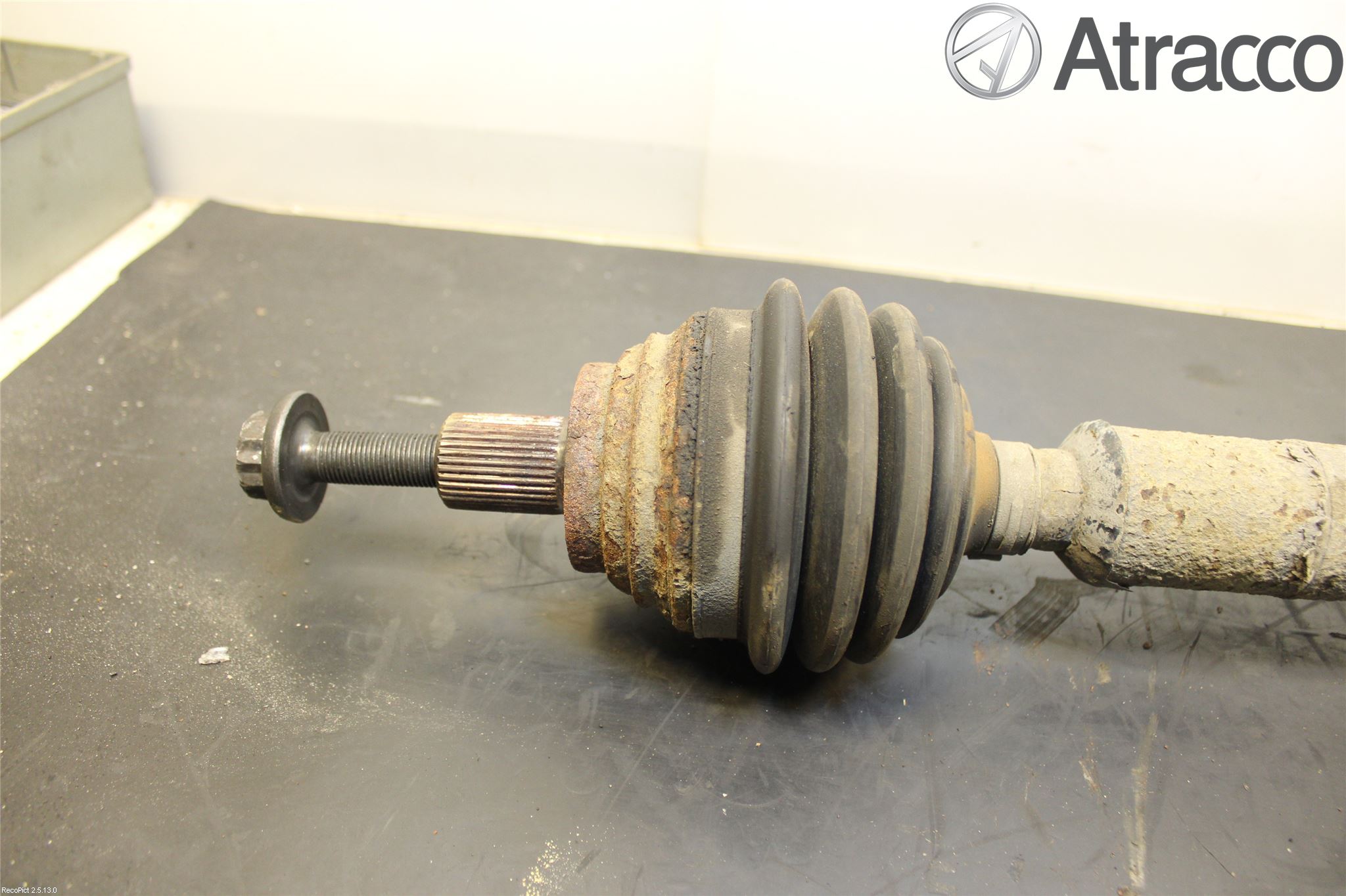 Volkswagen VW GOLF V 04-09 Drivaxel Fram Höger