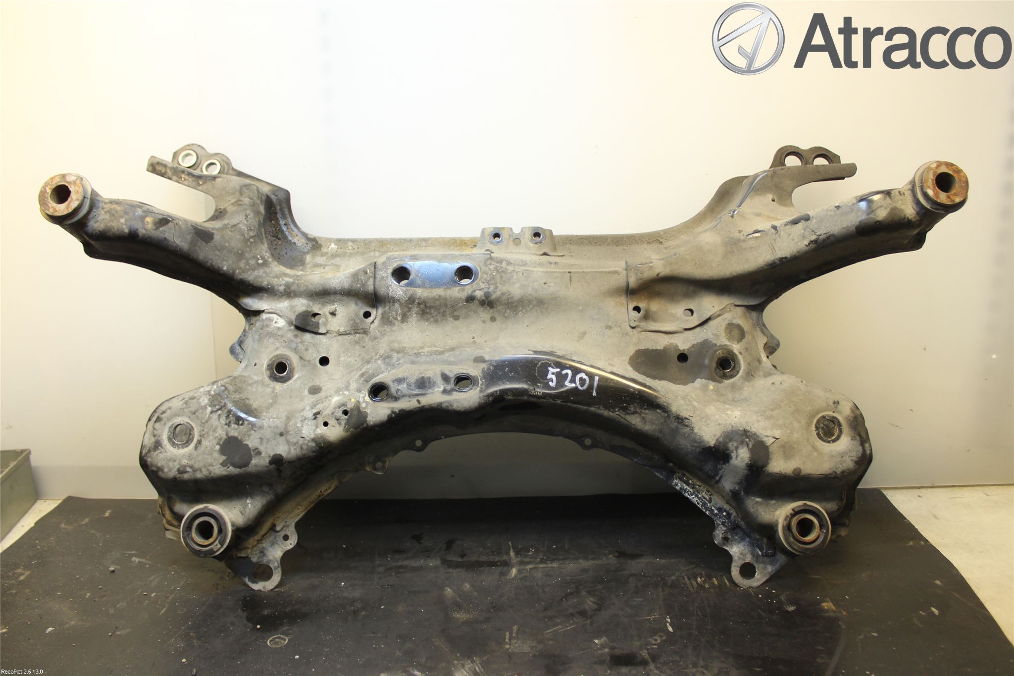 Toyota AVENSIS 09-15 Framvagnsbalk