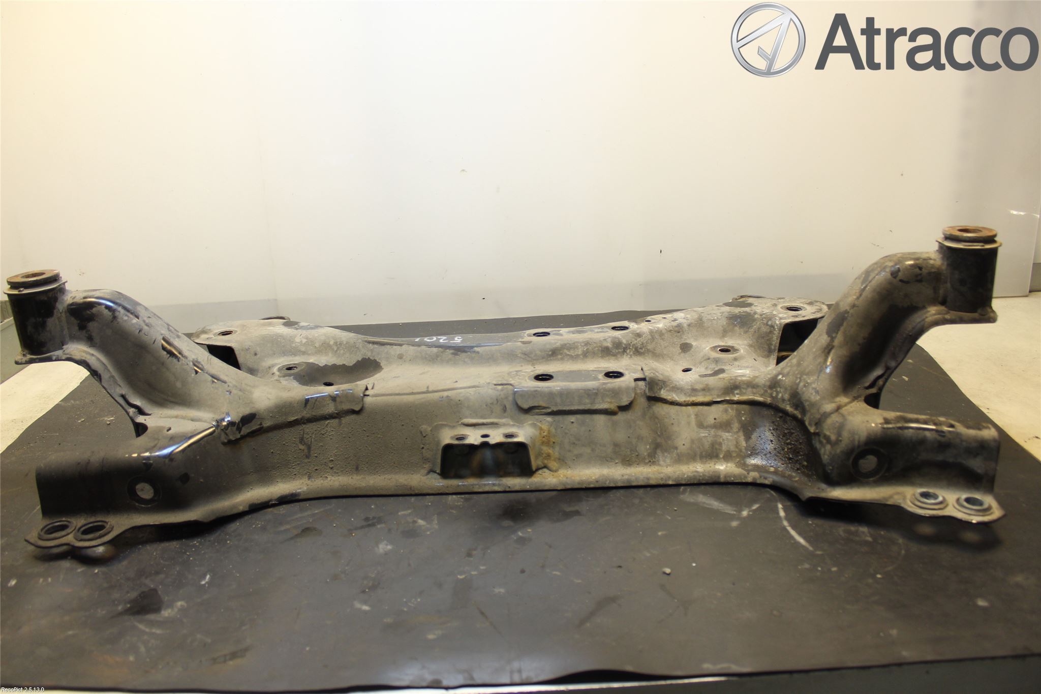 Toyota AVENSIS 09-15 Framvagnsbalk