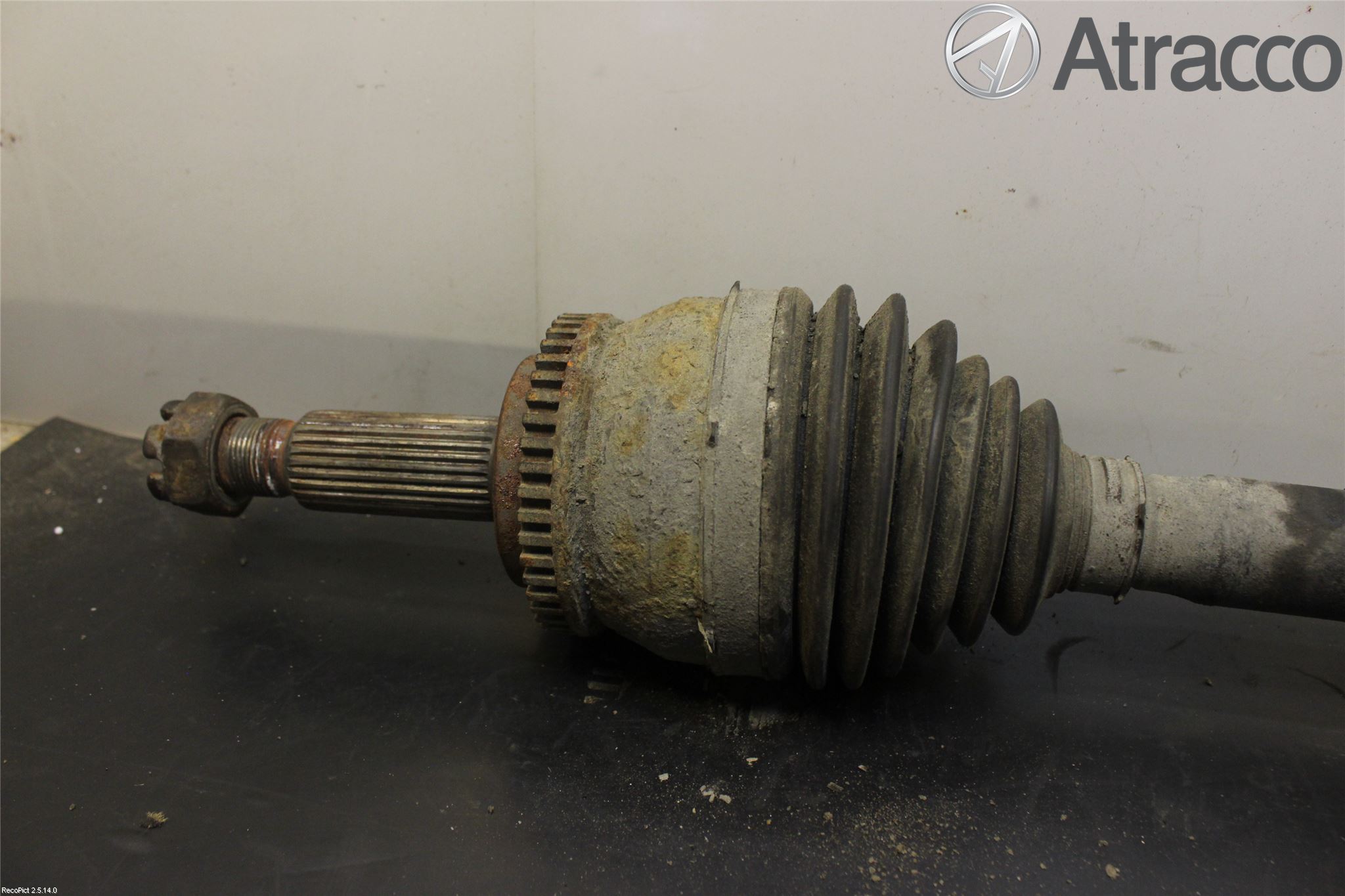 Kia CEED 06-12 Drivaxel Fram Höger