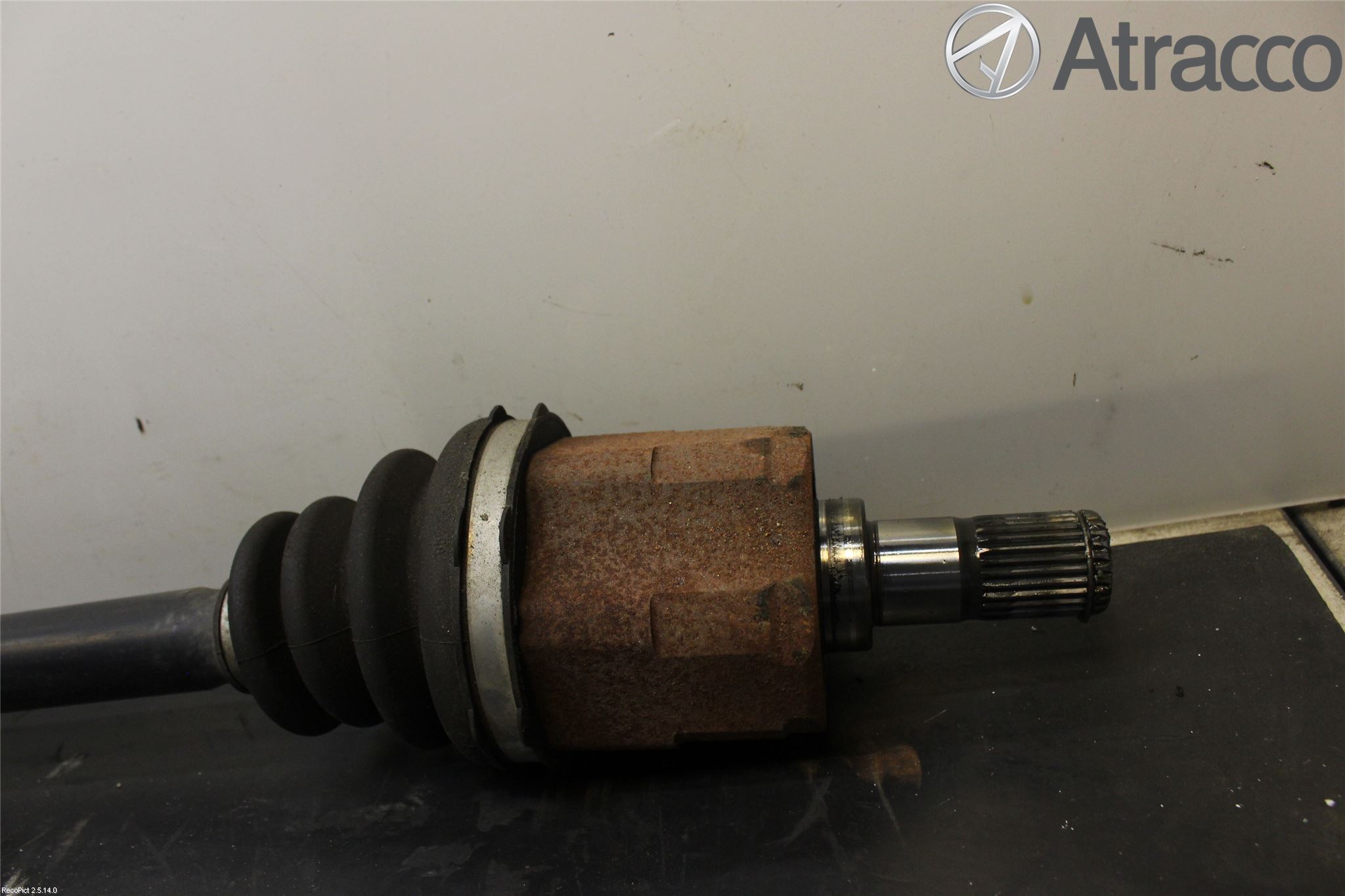 Kia CEED 06-12 Drivaxel Fram Höger
