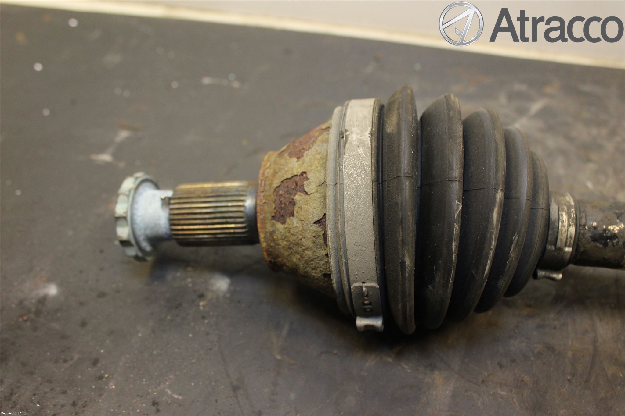 Volkswagen VW POLO 10-17 Drivaxel Fram Vänster