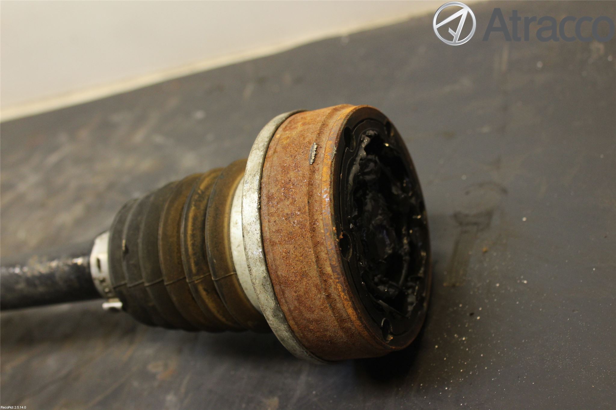 Volkswagen VW POLO 10-17 Drivaxel Fram Vänster