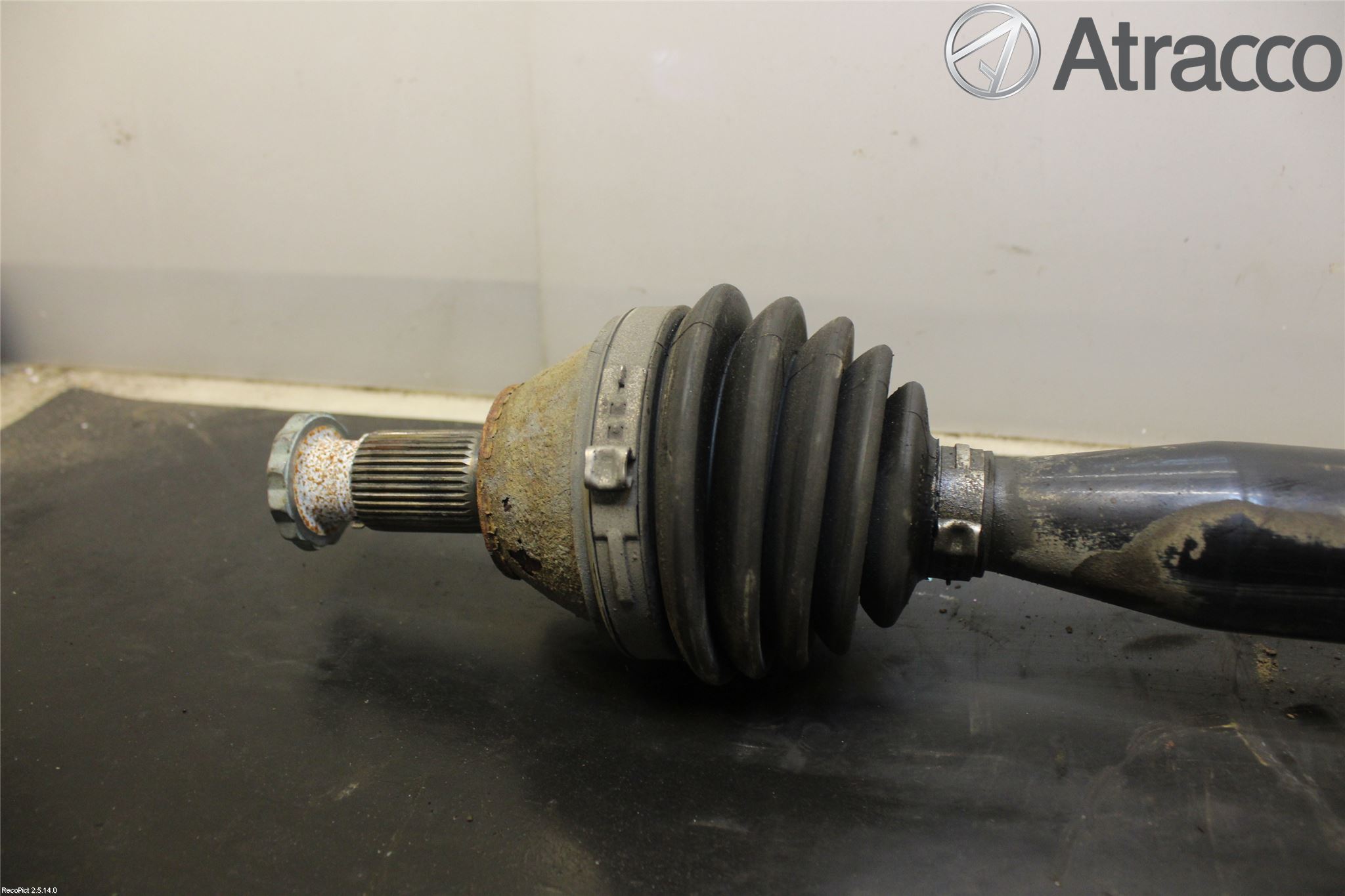 Volkswagen VW POLO 10-17 Drivaxel Fram Höger