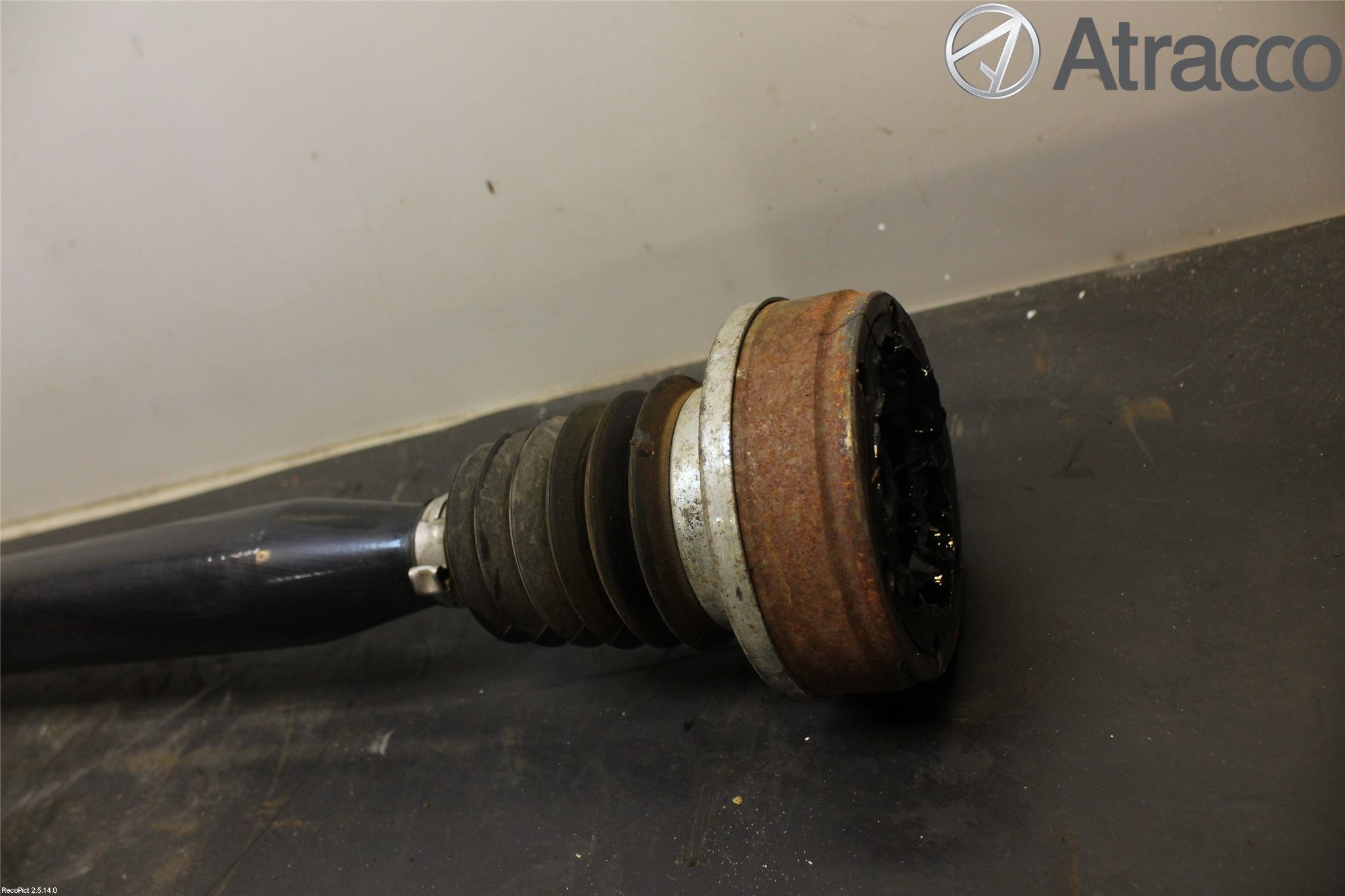 Volkswagen VW POLO 10-17 Drivaxel Fram Höger