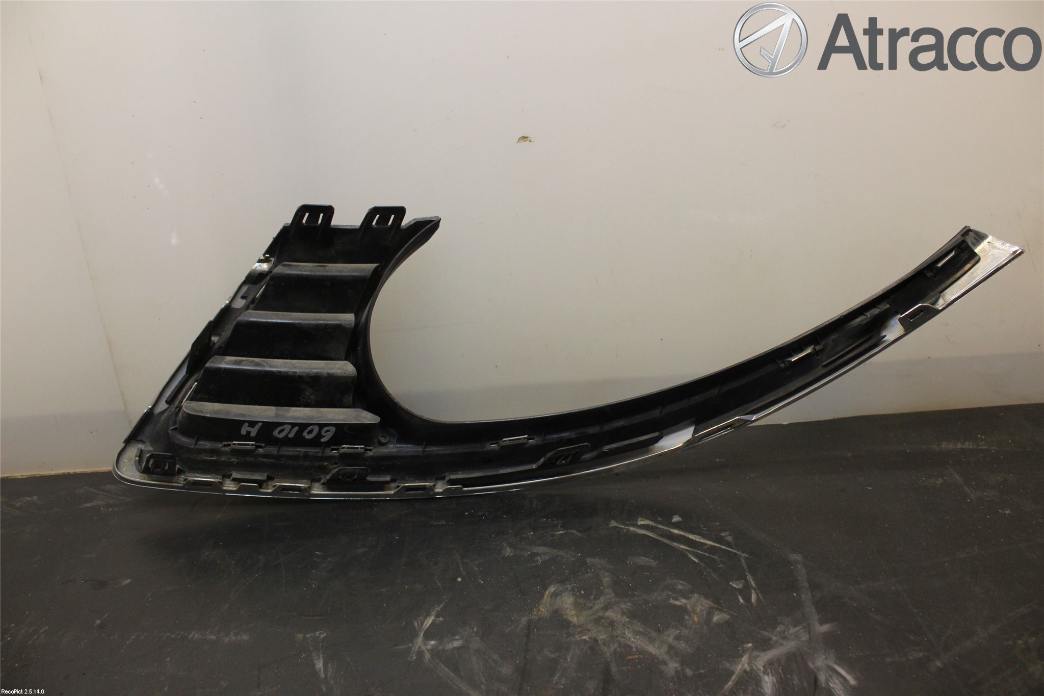 Saab 9-5     06-10 Strålkastarsarg Höger