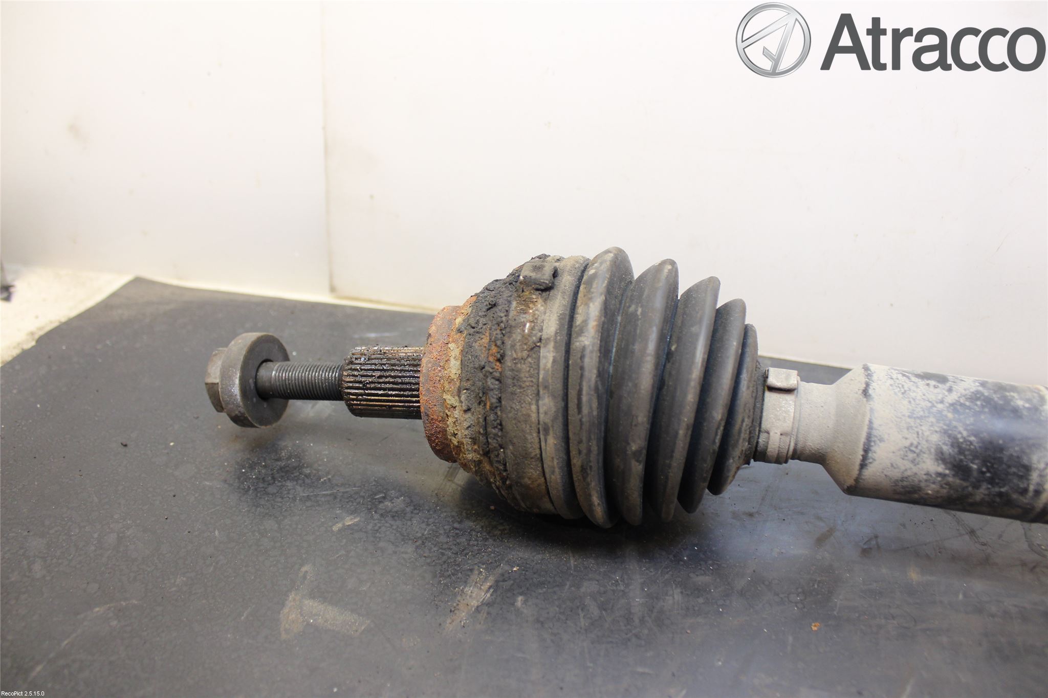 Volkswagen VW GOLF V 04-09 Drivaxel Fram Höger