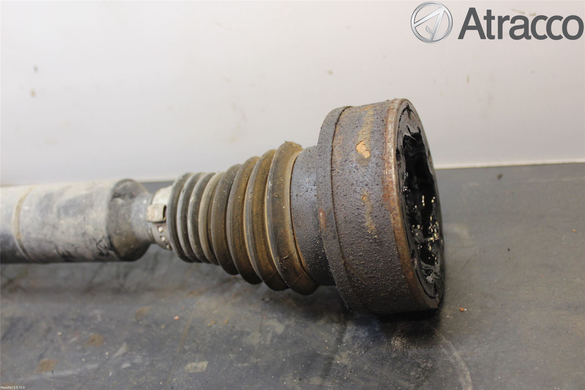 Volkswagen VW GOLF V 04-09 Drivaxel Fram Höger