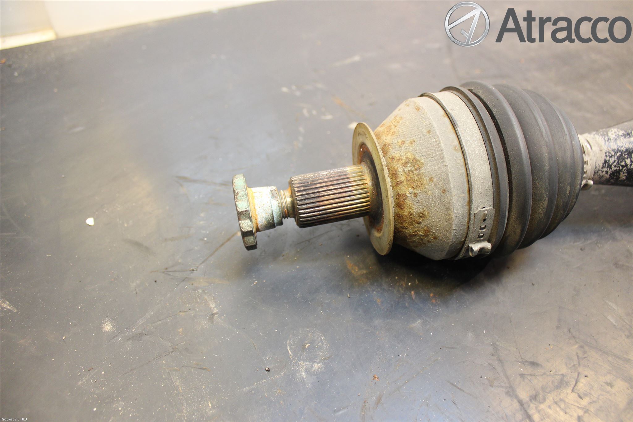 Volkswagen VW POLO 10-17 Drivaxel Fram Höger