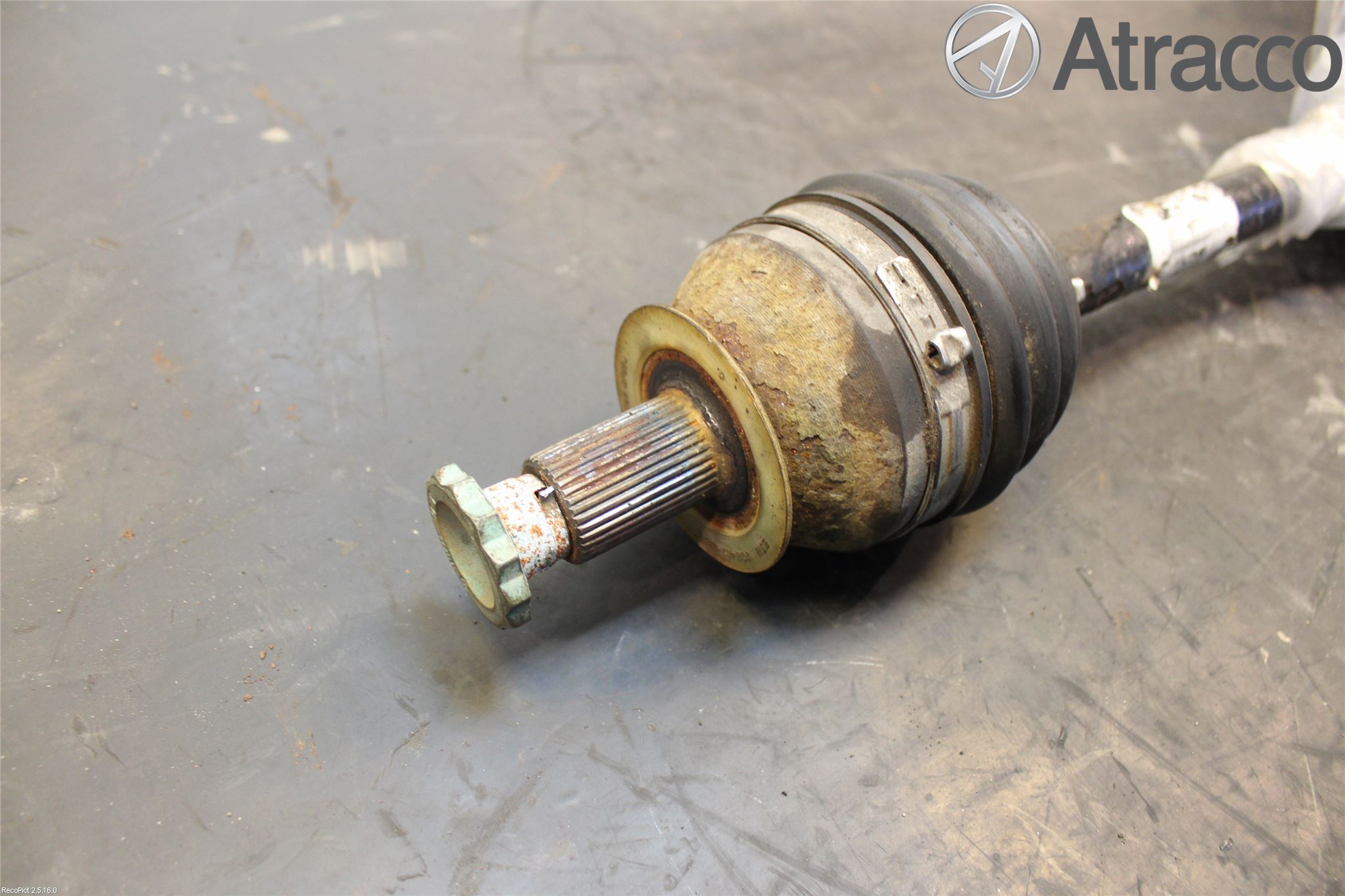 Volkswagen VW POLO 10-17 Drivaxel Fram Vänster