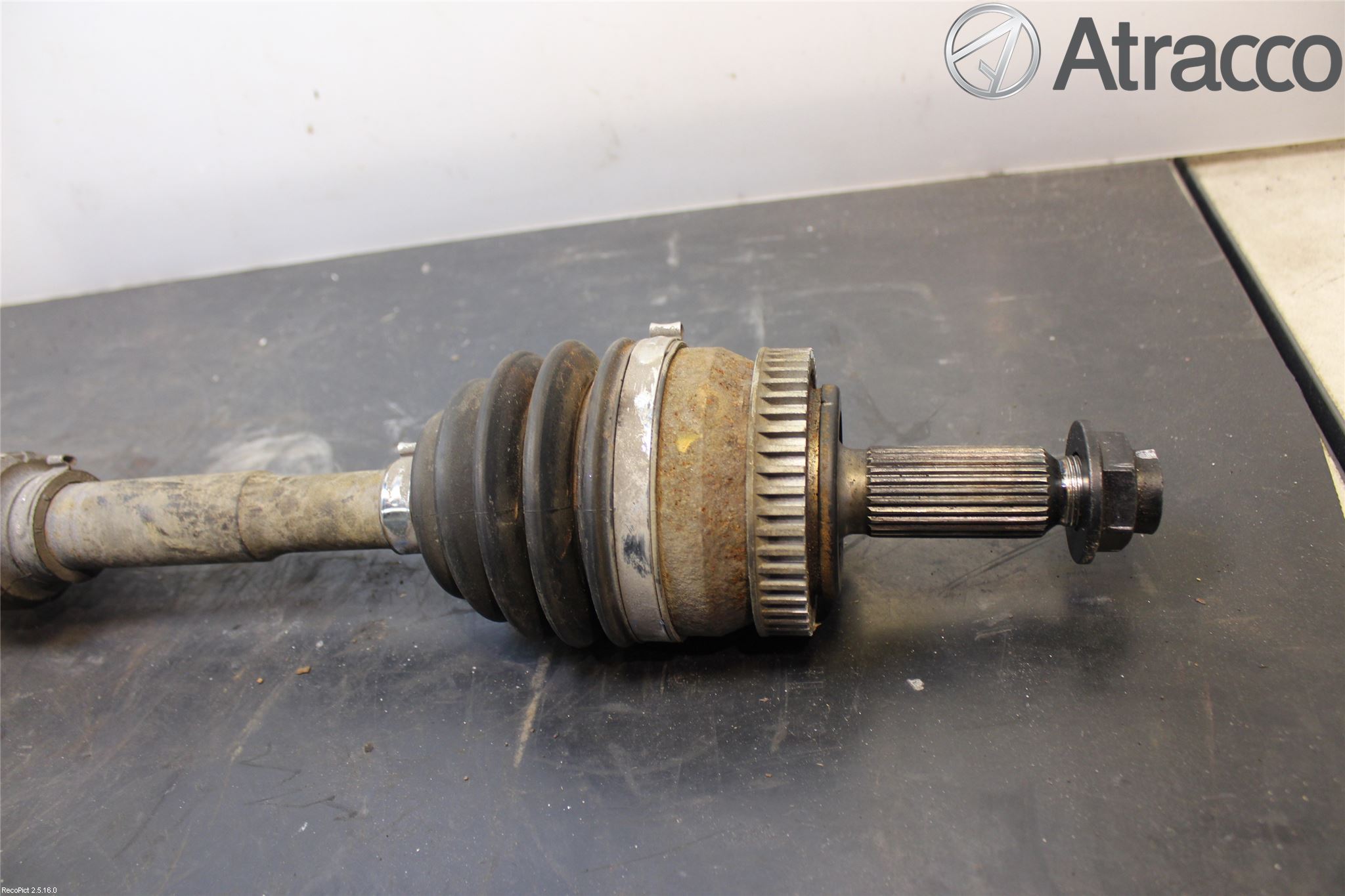 Kia CARENS III 13-19 Drivaxel Fram Höger